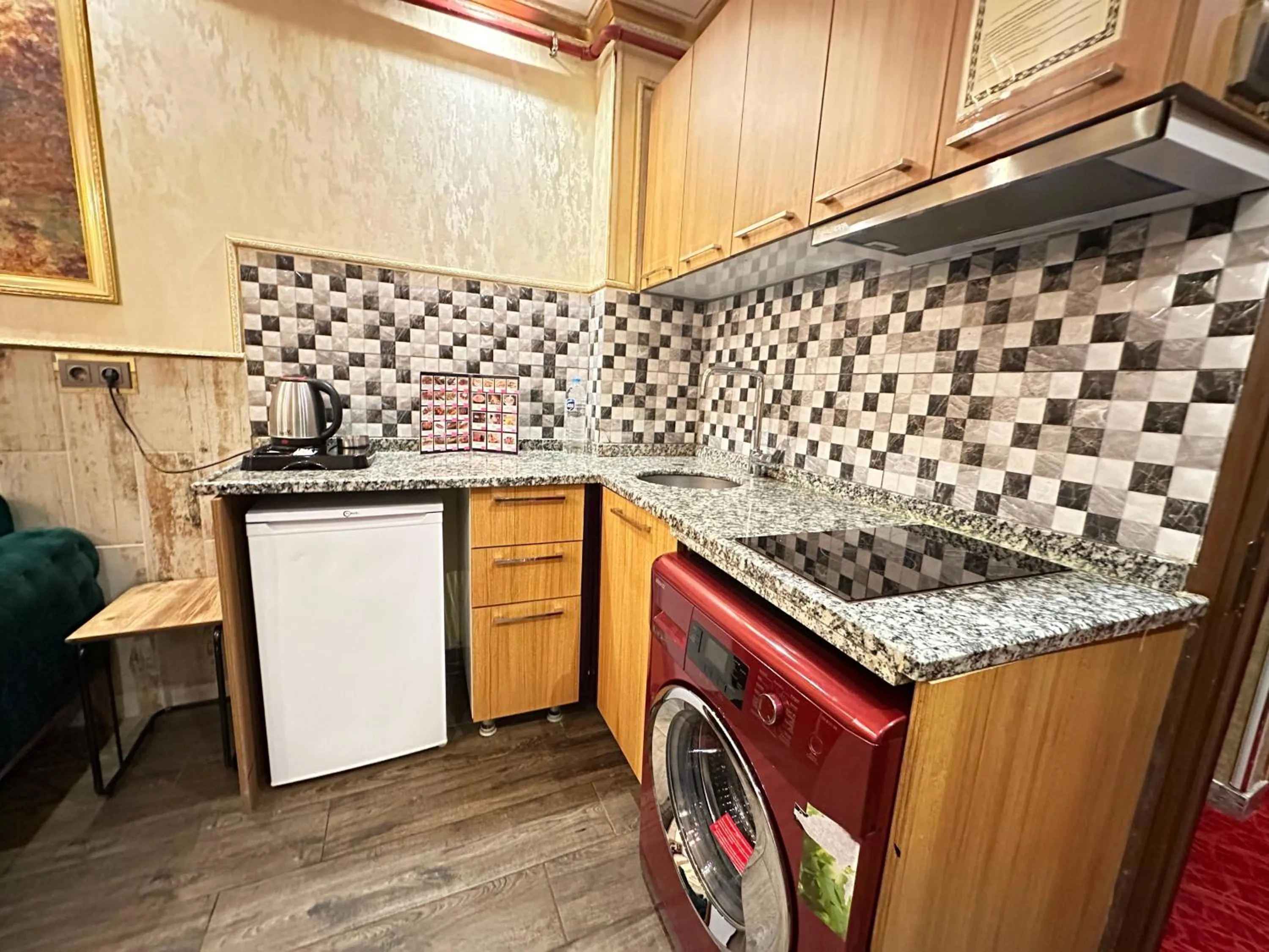 Kitchen or kitchenette in Maranda Suit Hotel