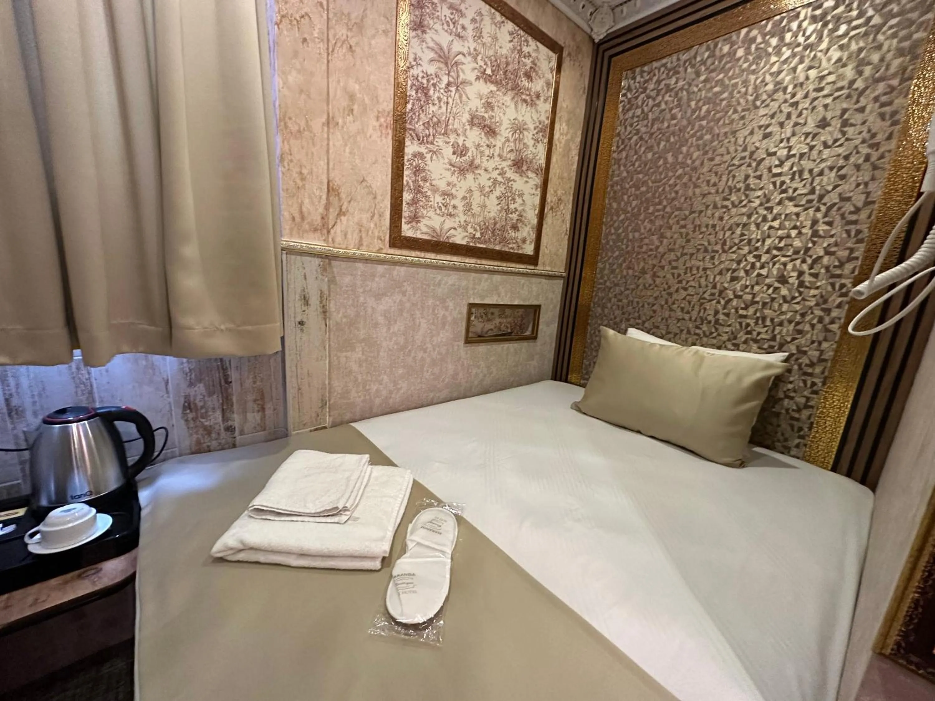 Bed in Maranda Suit Hotel