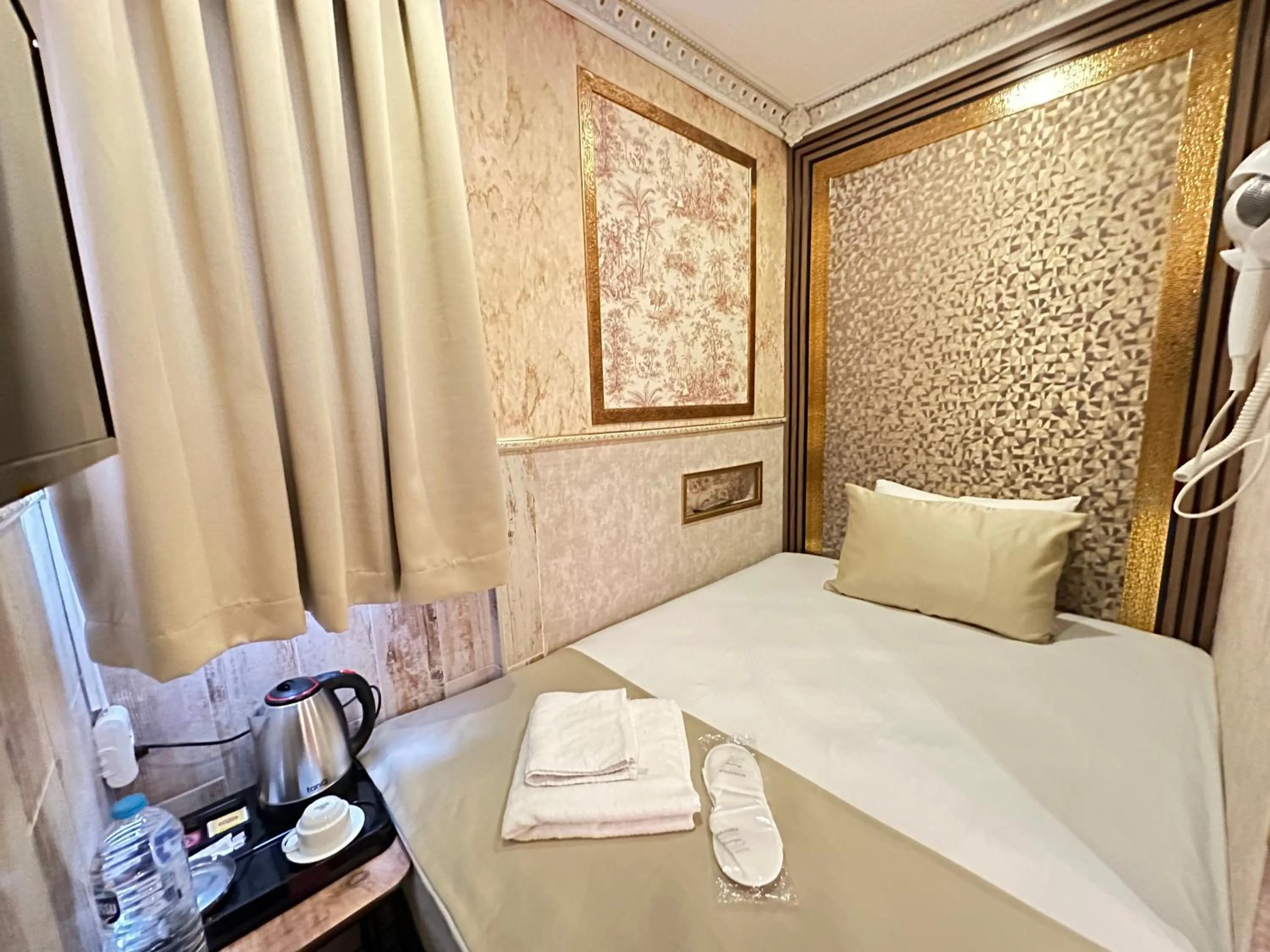 Bed in Maranda Suit Hotel