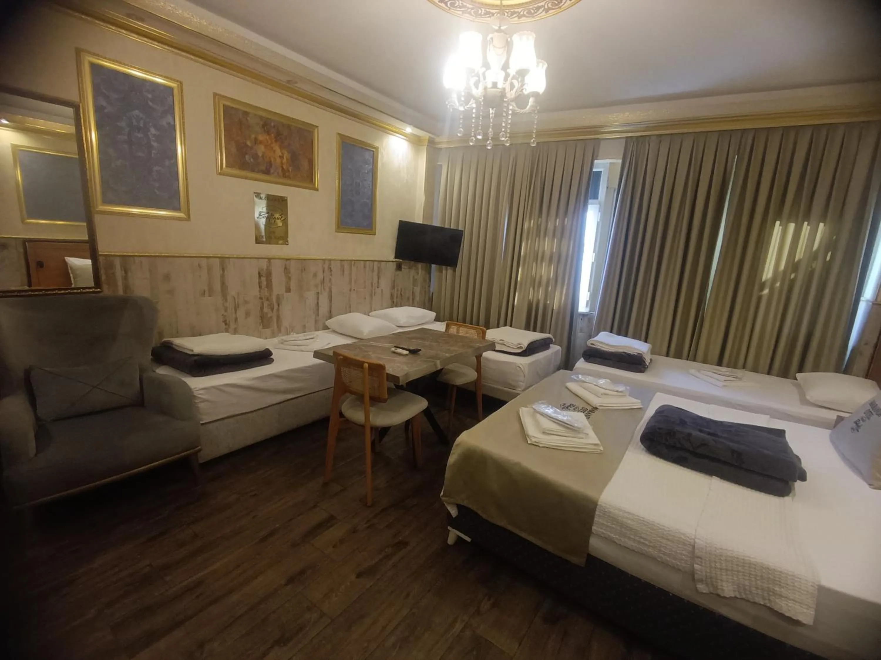 Photo of the whole room, Bed in Maranda Suit Hotel