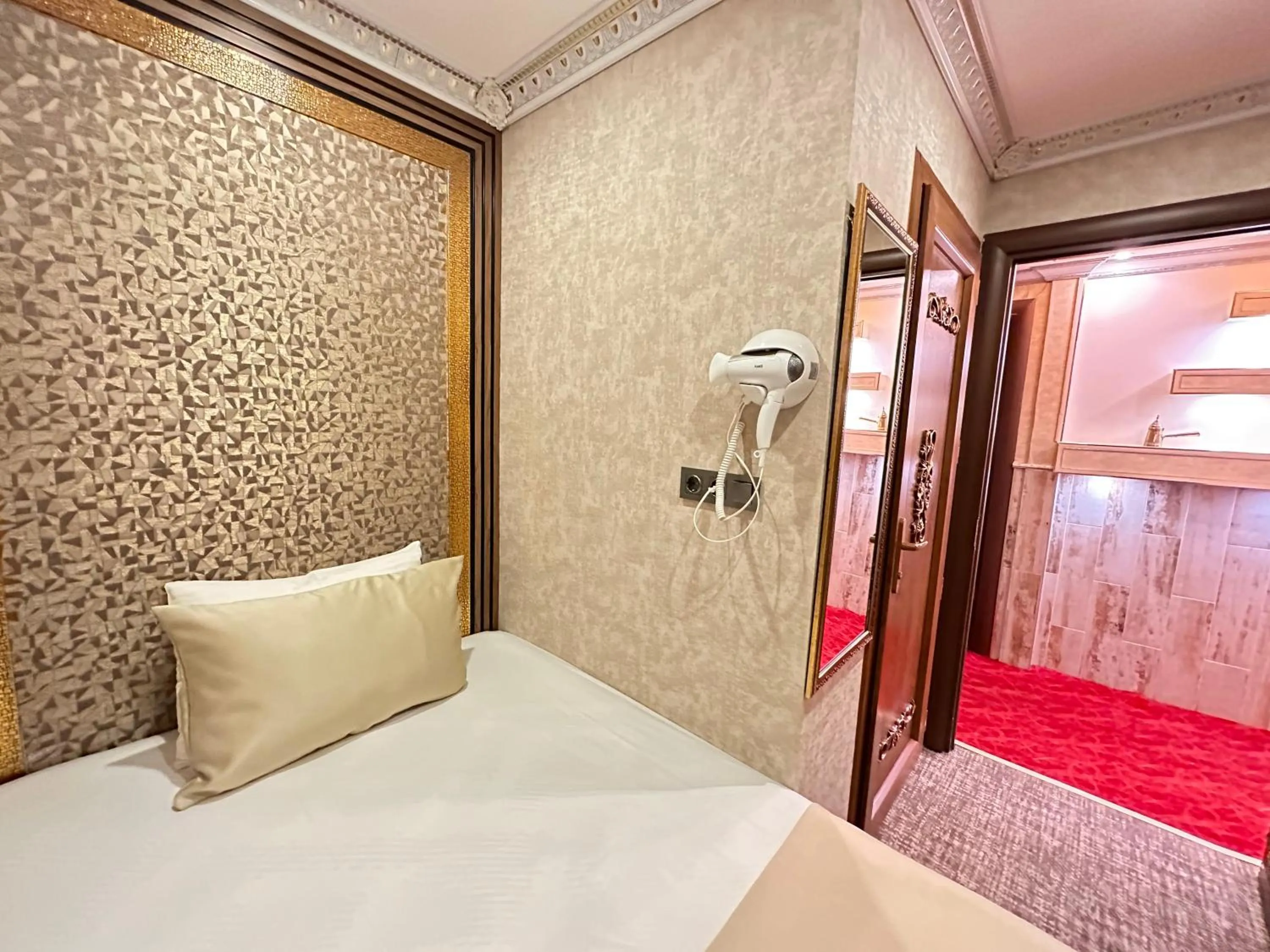 Bed in Maranda Suit Hotel