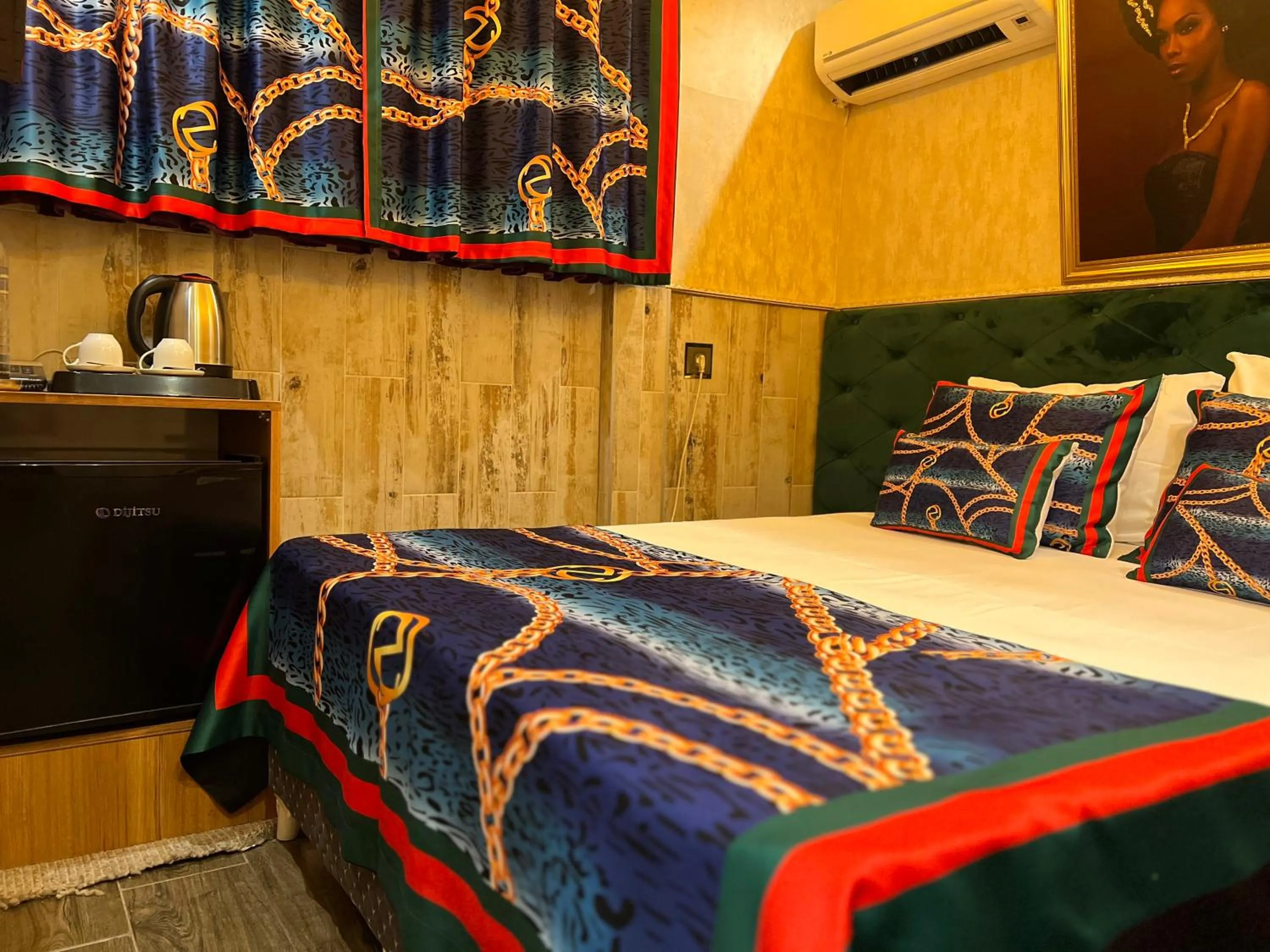 Bed in Maranda Suit Hotel