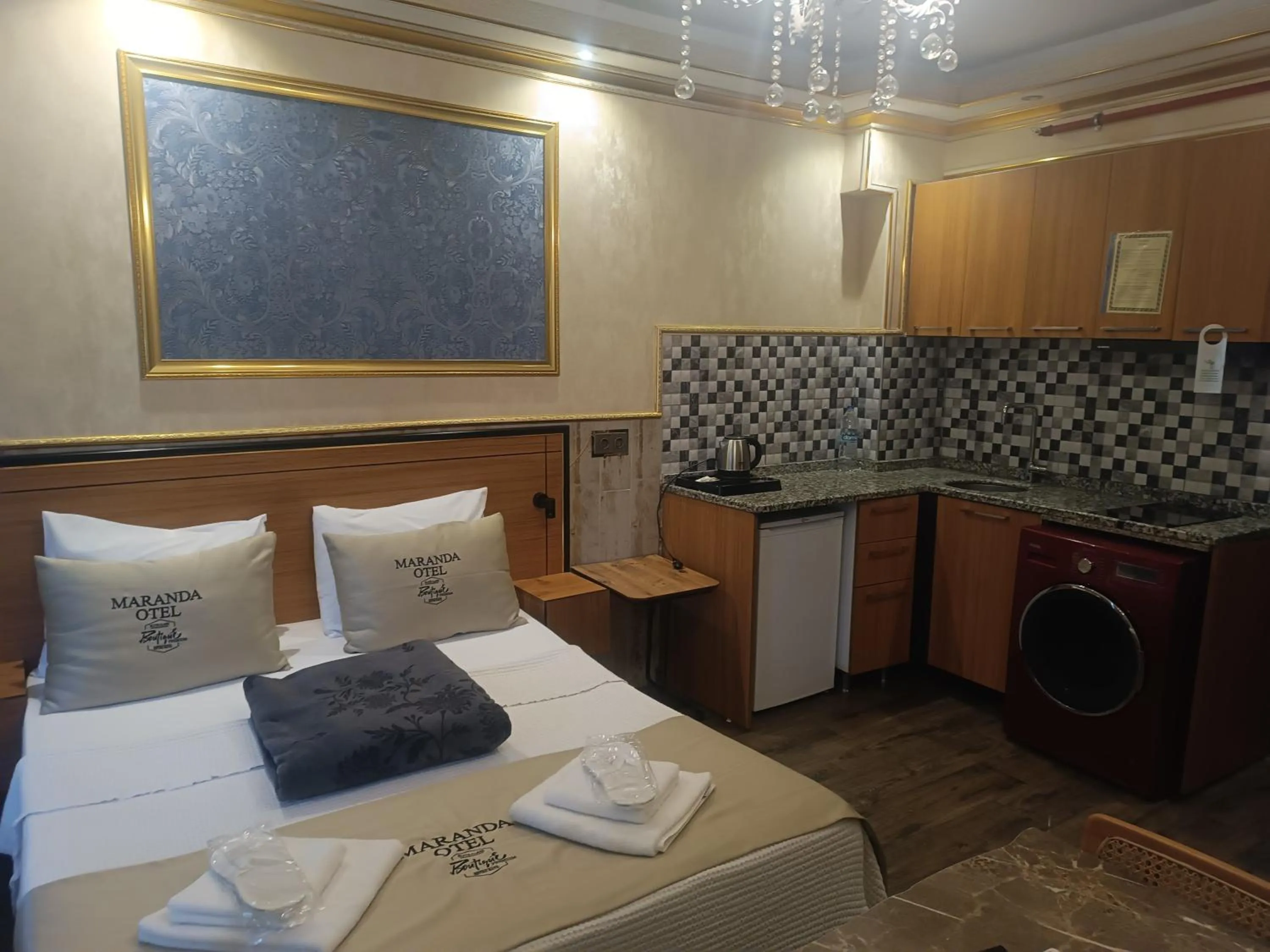 Coffee/tea facilities, Bed in Maranda Suit Hotel