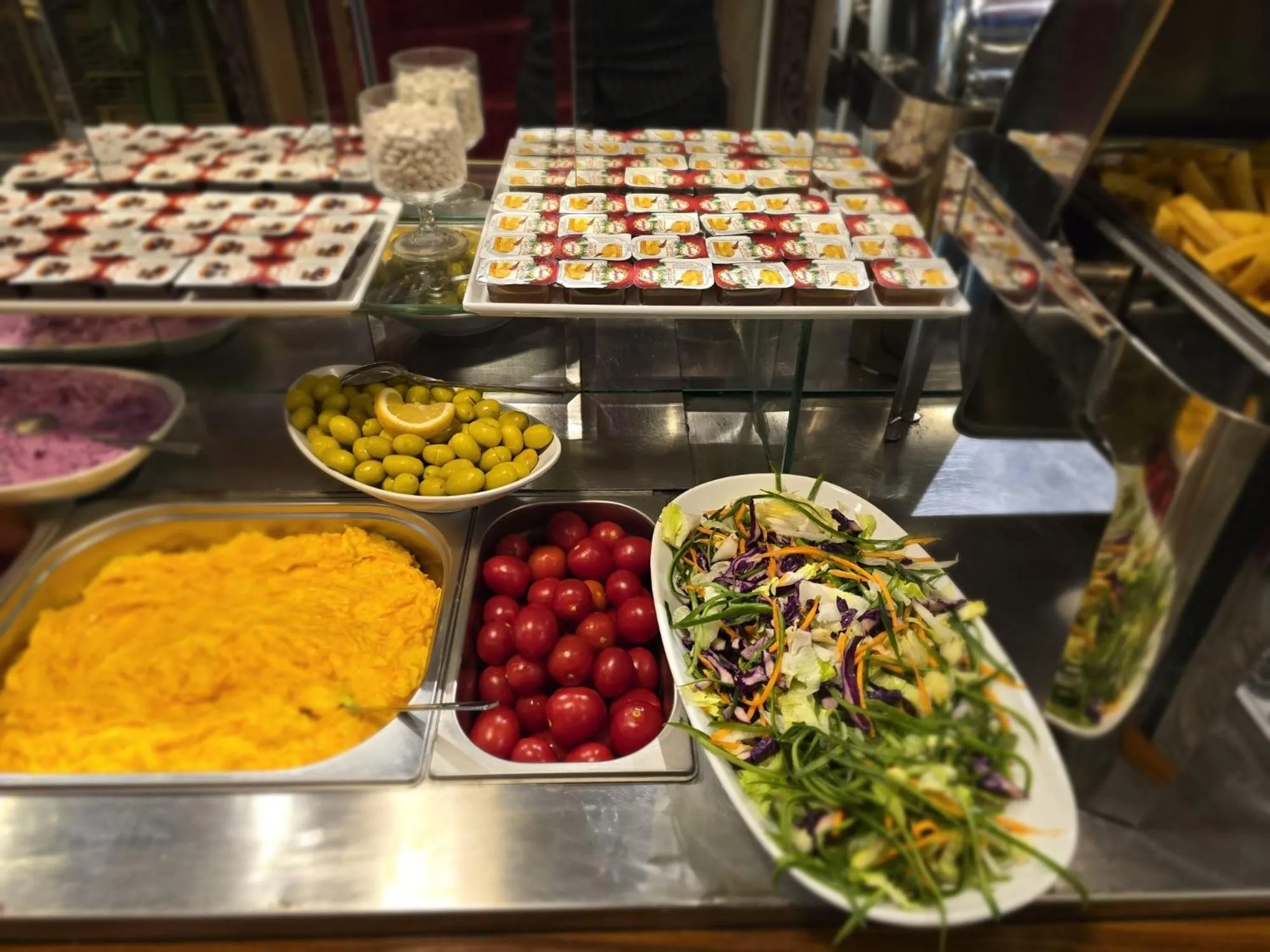 Food in Maranda Suit Hotel