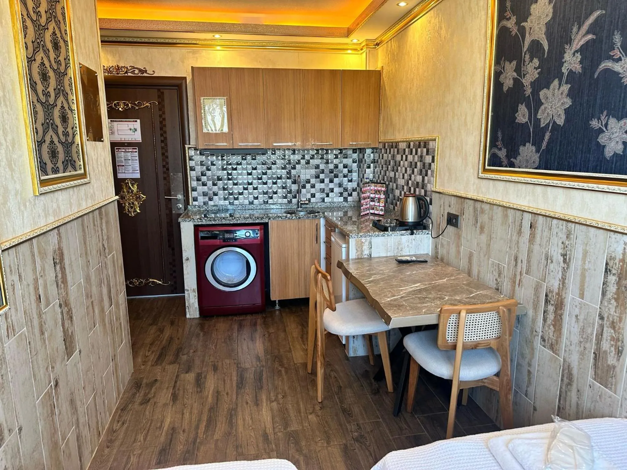 Bed in Maranda Suit Hotel