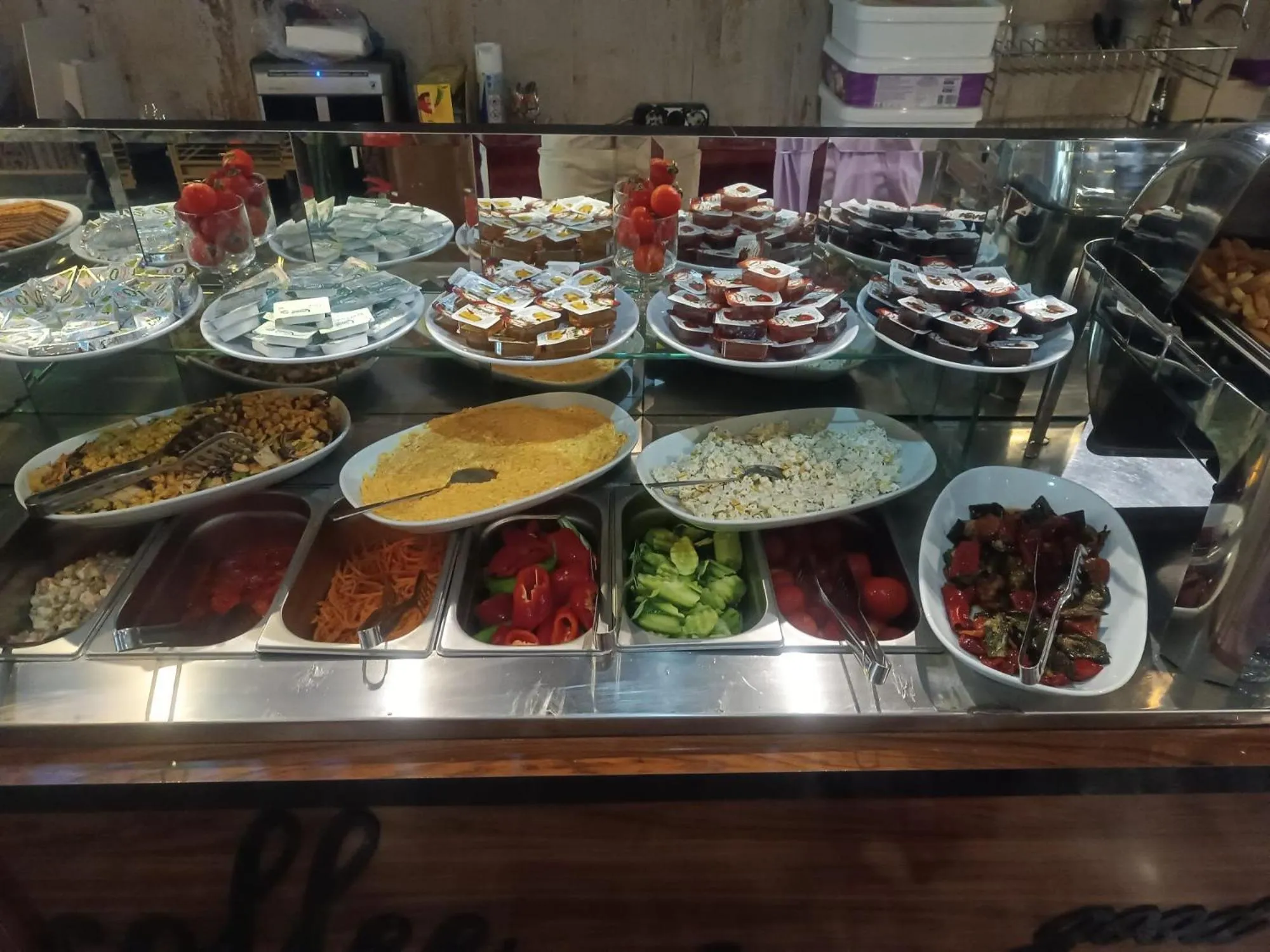 Food and drinks in Maranda Suit Hotel