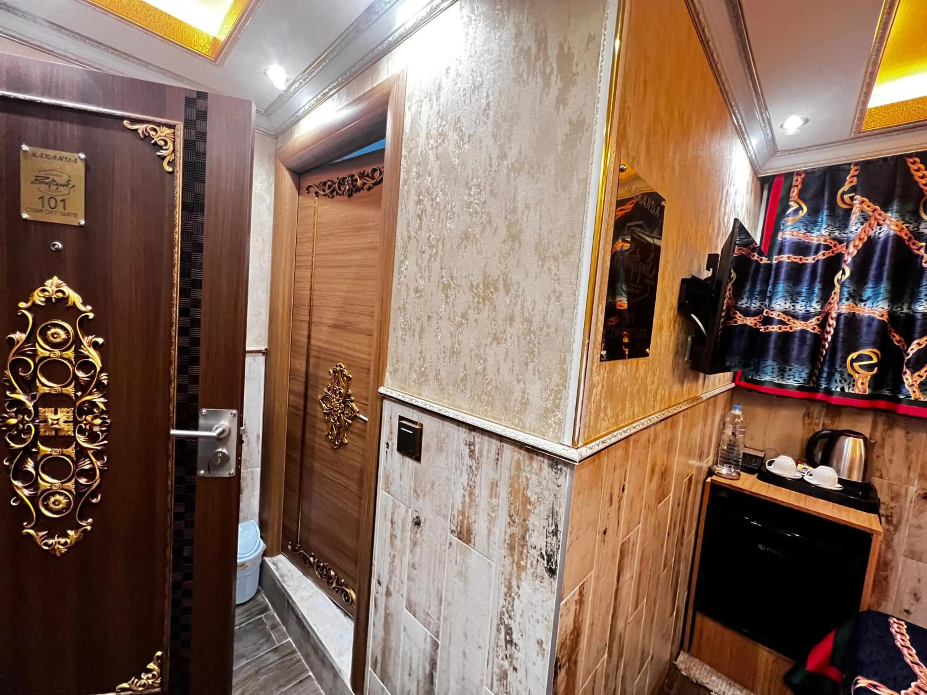 Toilet in Maranda Suit Hotel