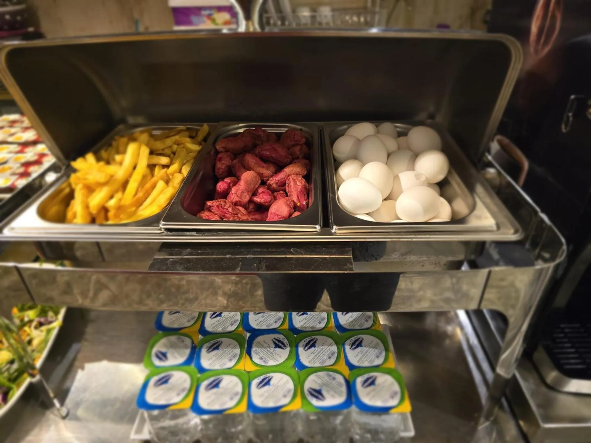 Food in Maranda Suit Hotel