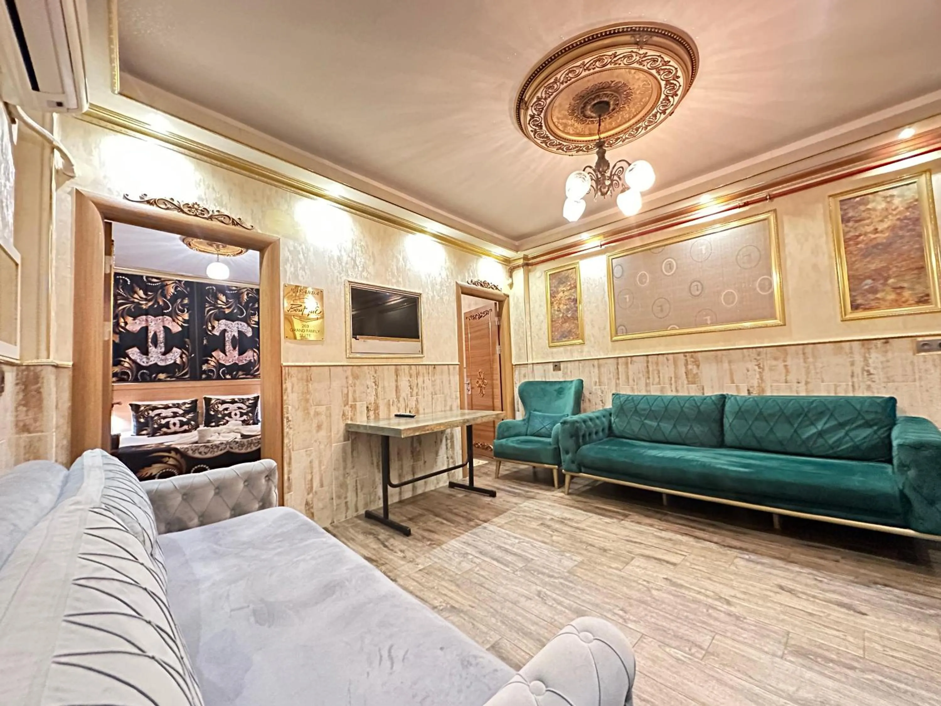 TV and multimedia in Maranda Suit Hotel