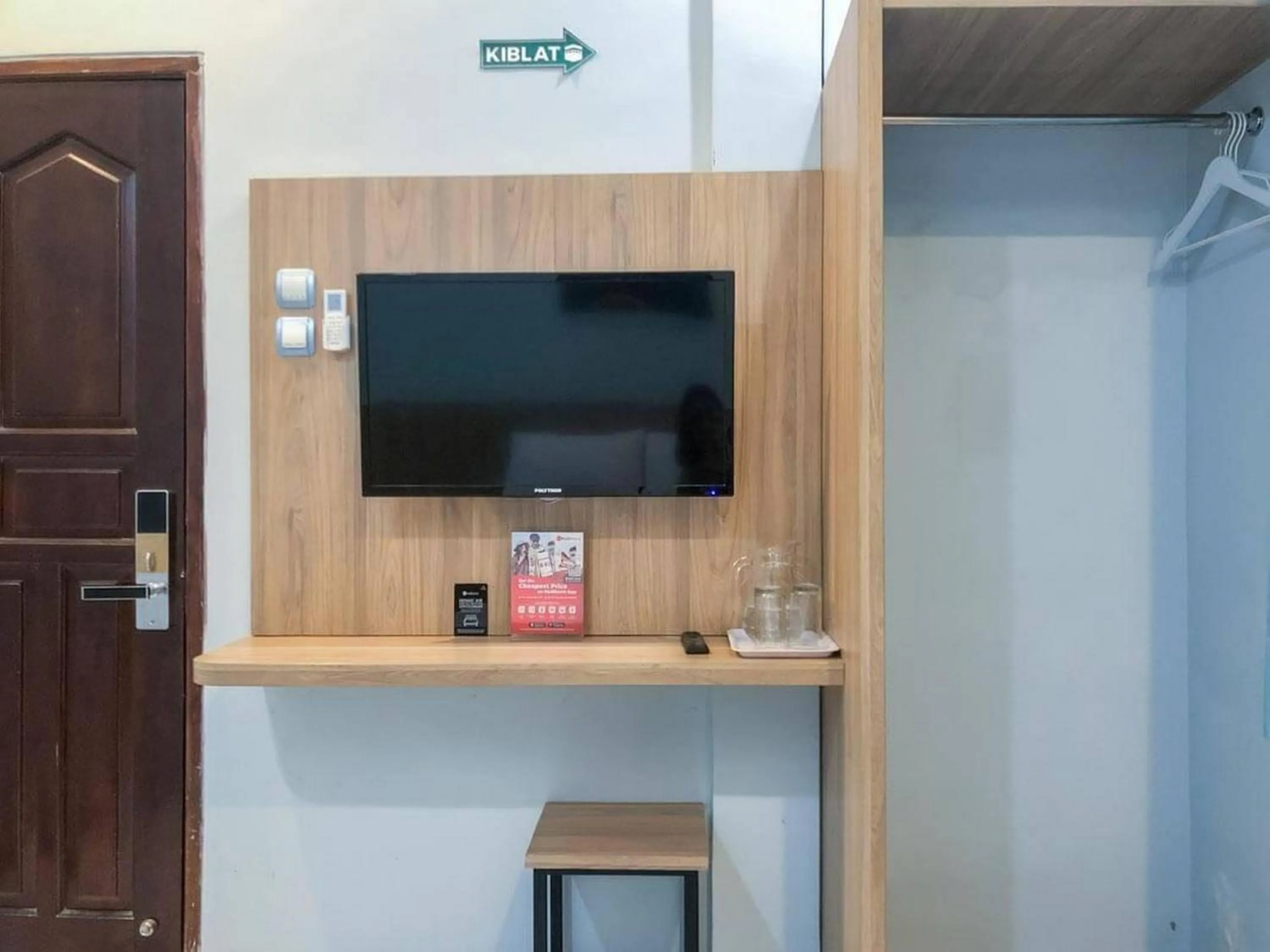 TV and multimedia in RedDoorz Syariah near Taman Rekreasi Sengkaling 2