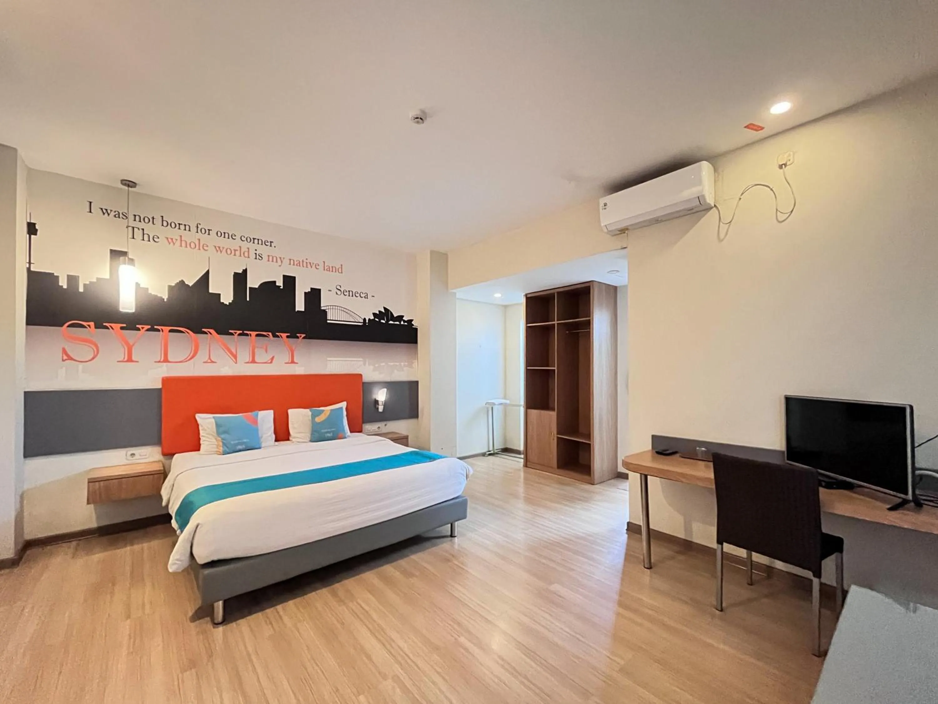 Bedroom, Bed in Sans Vibes Hotel Syariah Graha 100 Gubeng Surabaya