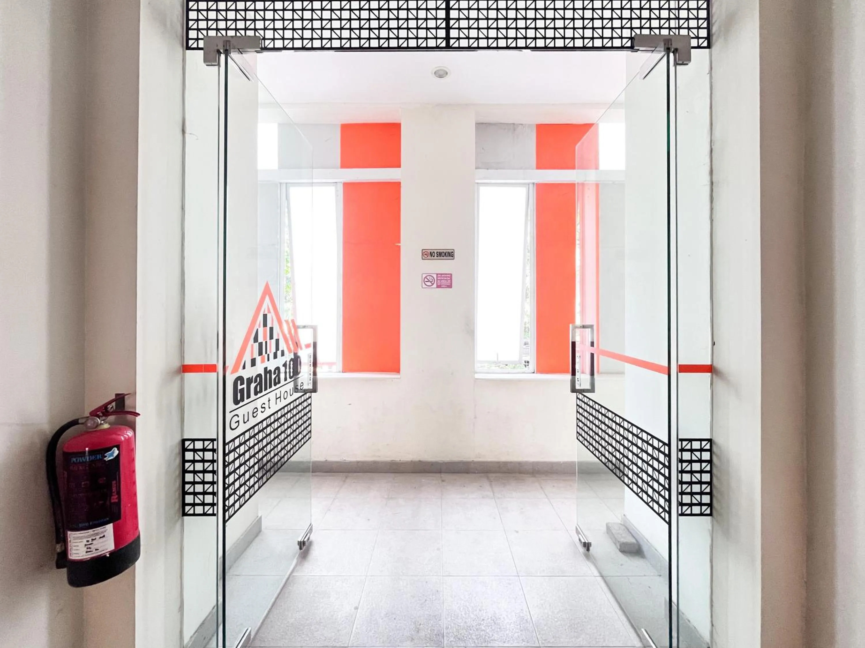 Property building in Sans Vibes Hotel Syariah Graha 100 Gubeng Surabaya