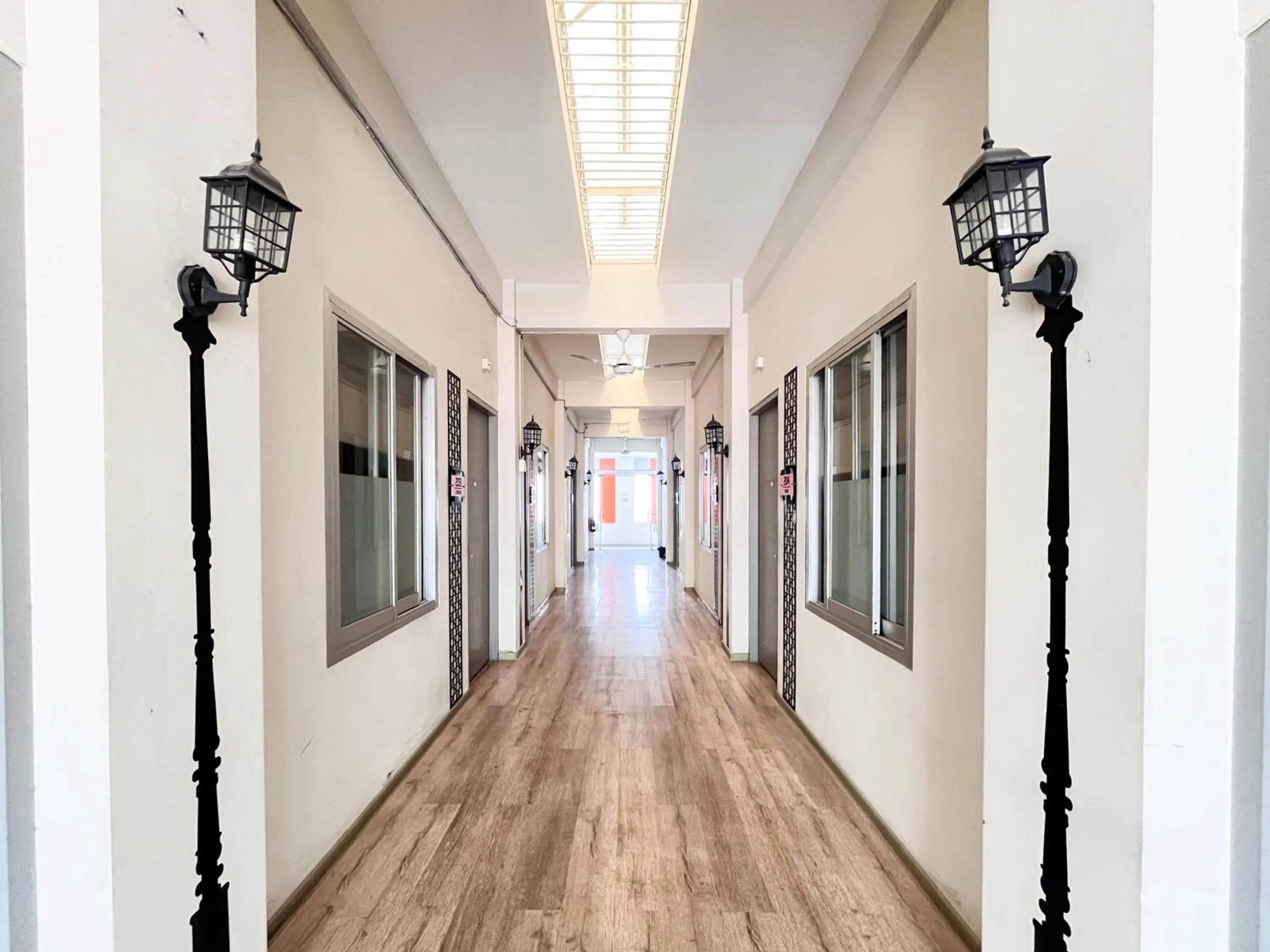 Property building in Sans Vibes Hotel Syariah Graha 100 Gubeng Surabaya