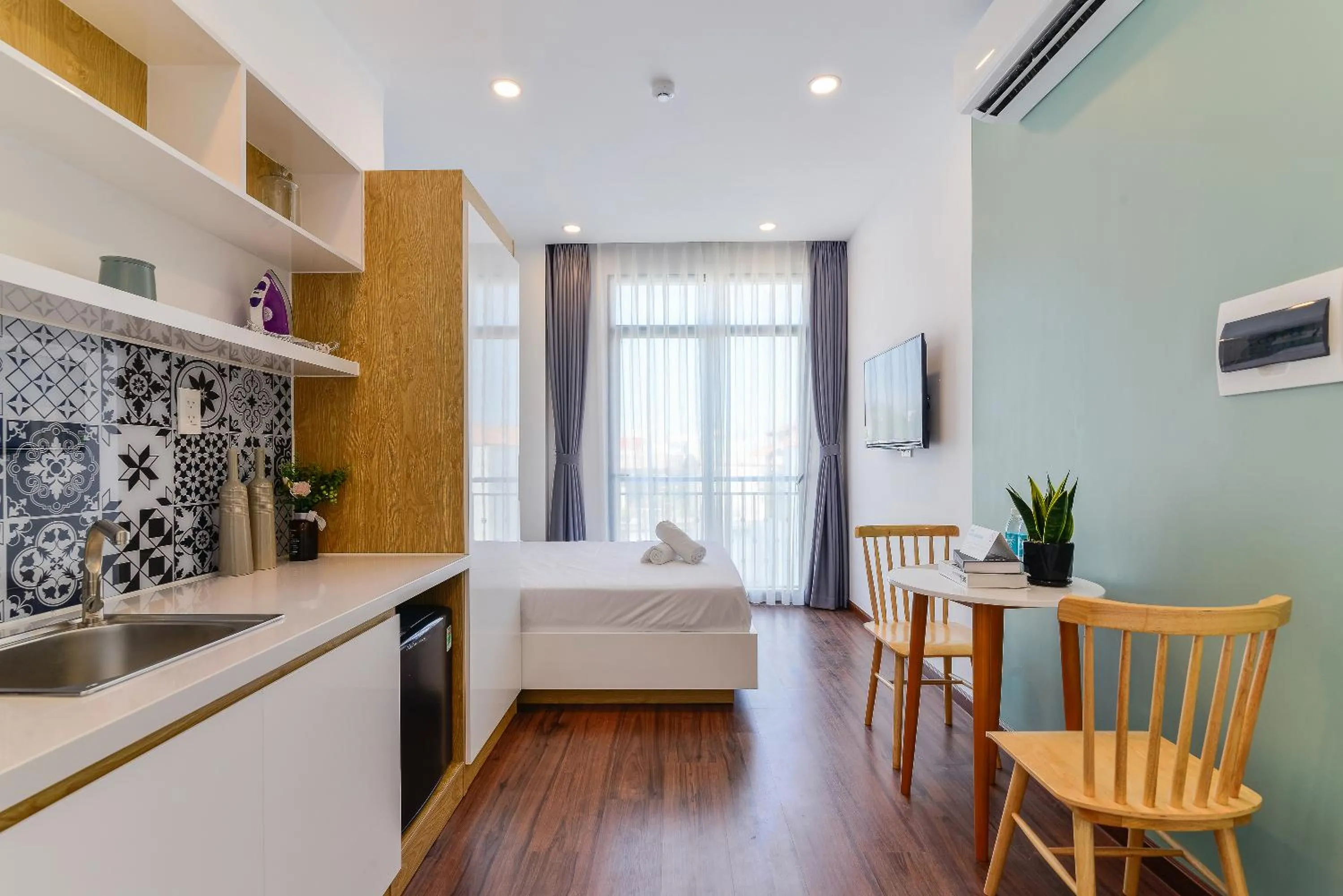 Living room, Bed in Cozrum Homes The Gallery Residence