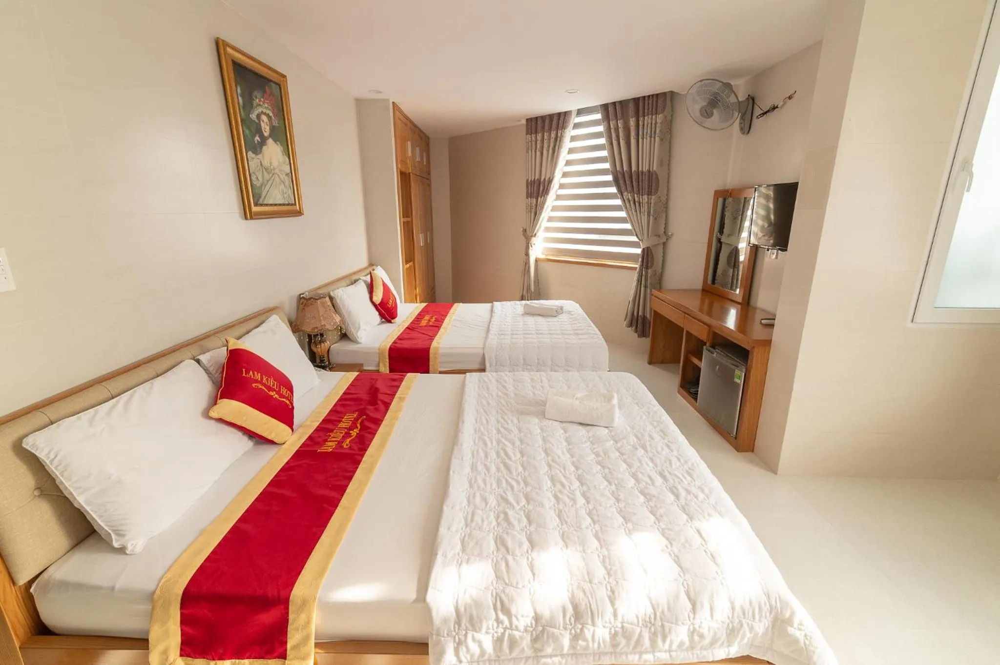 Photo of the whole room, Bed in Lam Kiều Hotel