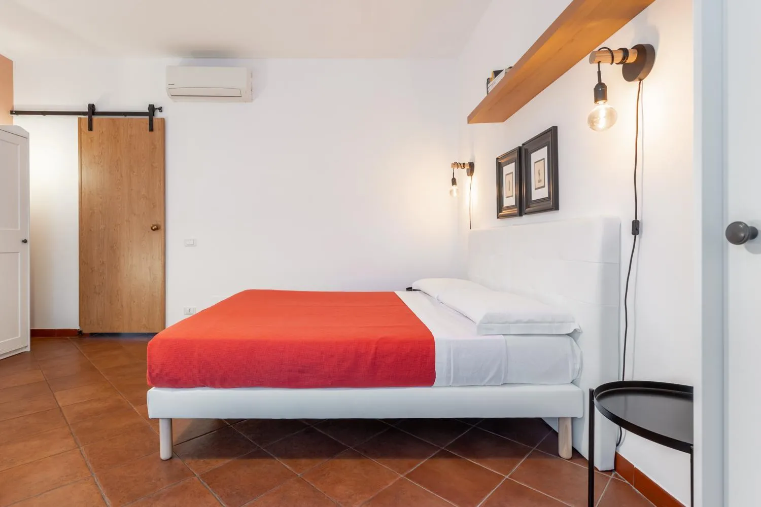 Bed in Giulia Apartment in Trastevere