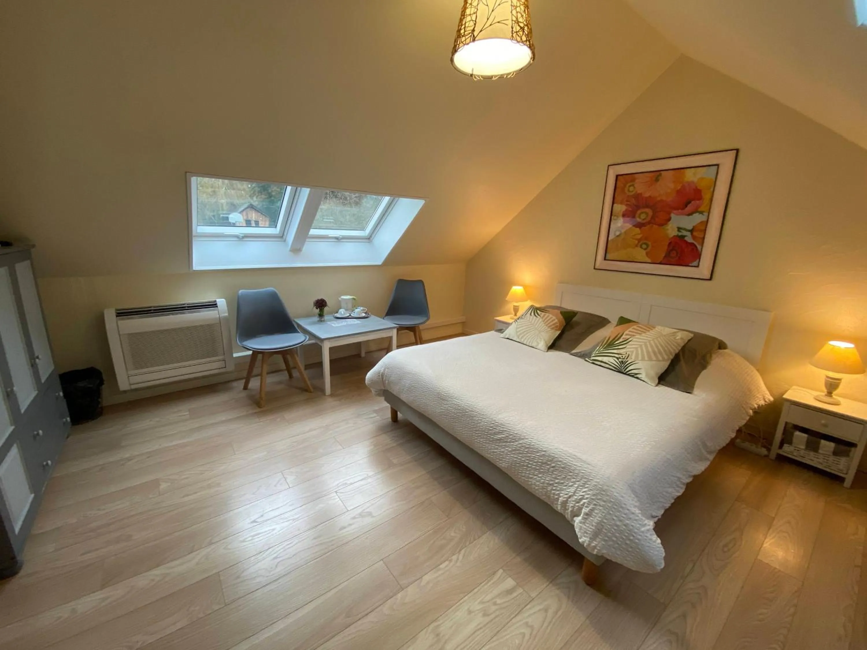 Bedroom, Bed in Les Mariniers Chambres d'Hôtes -Guest House - Bain nordique en option