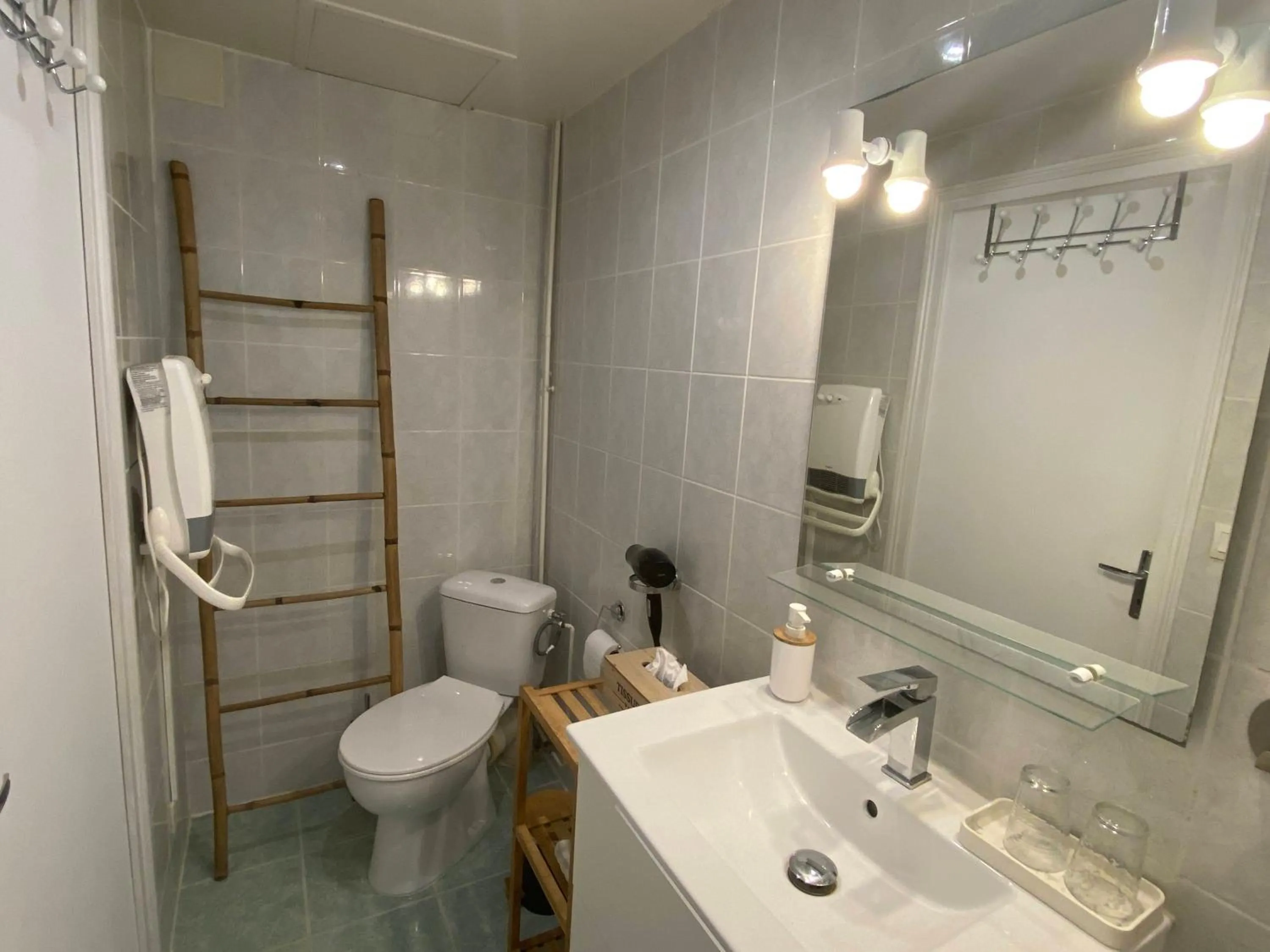 Bedroom in Les Mariniers Chambres d'Hôtes -Guest House - Bain nordique en option