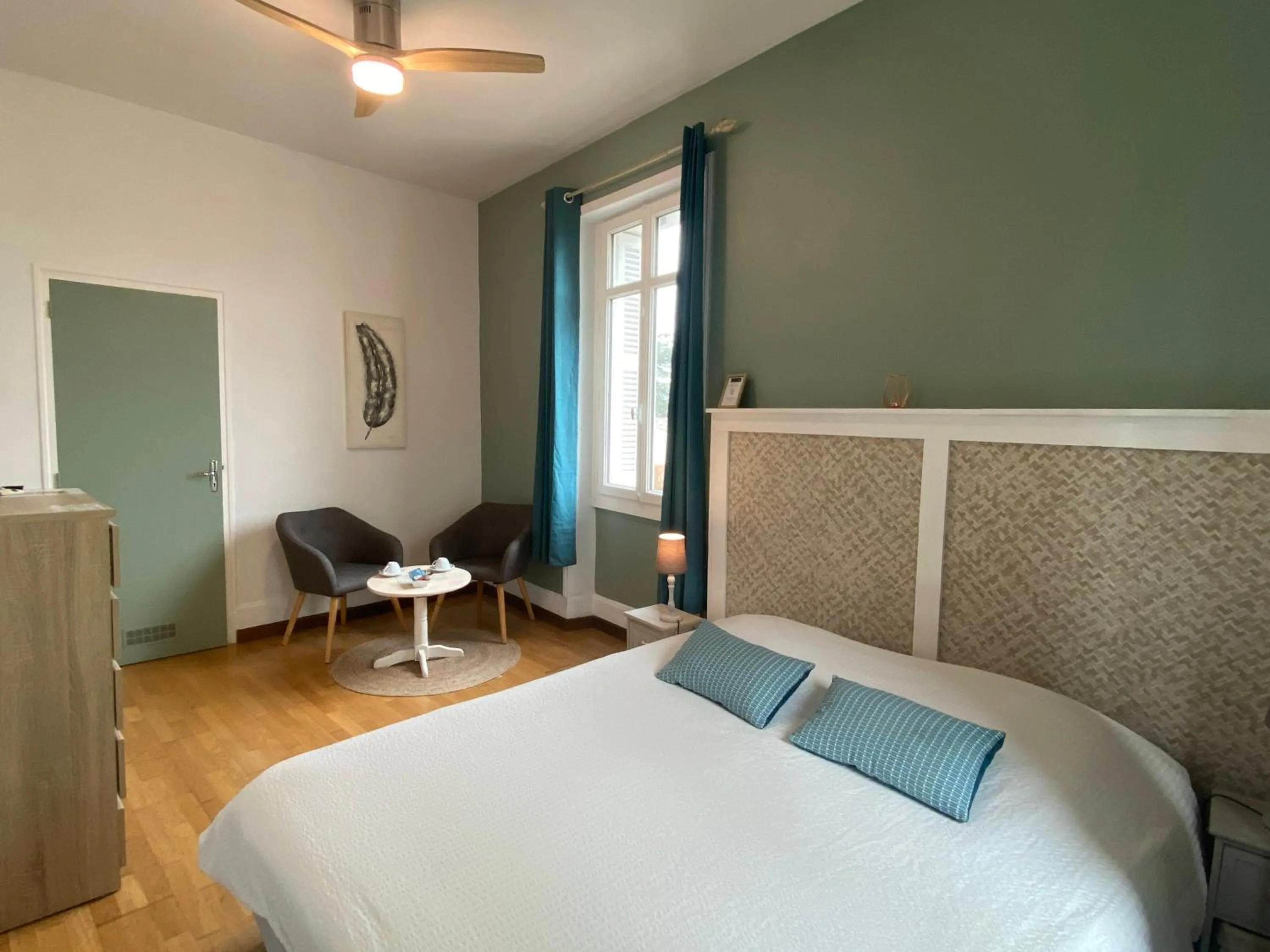 Bedroom, Bed in Les Mariniers Chambres d'Hôtes -Guest House - Bain nordique en option