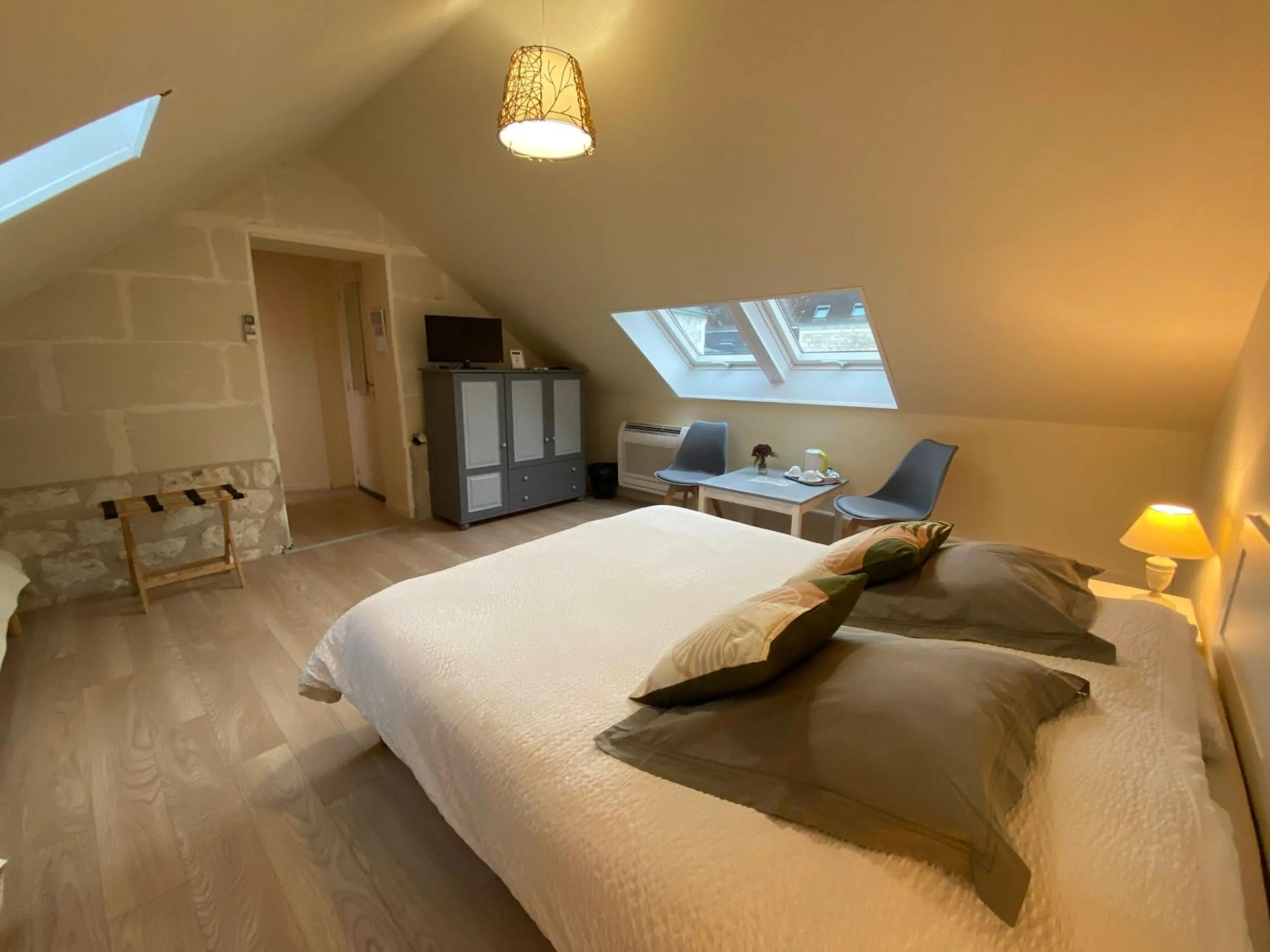 Bedroom, Bed in Les Mariniers Chambres d'Hôtes -Guest House - Bain nordique en option