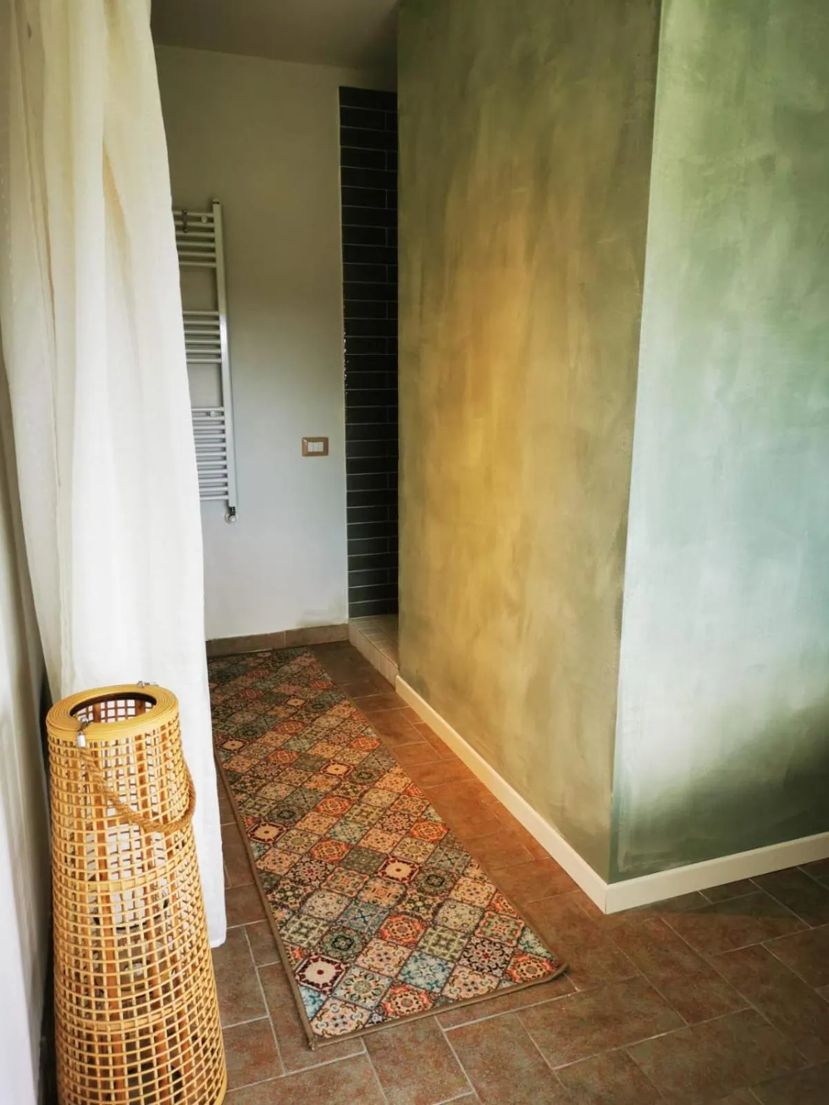 Shower in Dolce Farnetta en-Suite Spa & Yoga