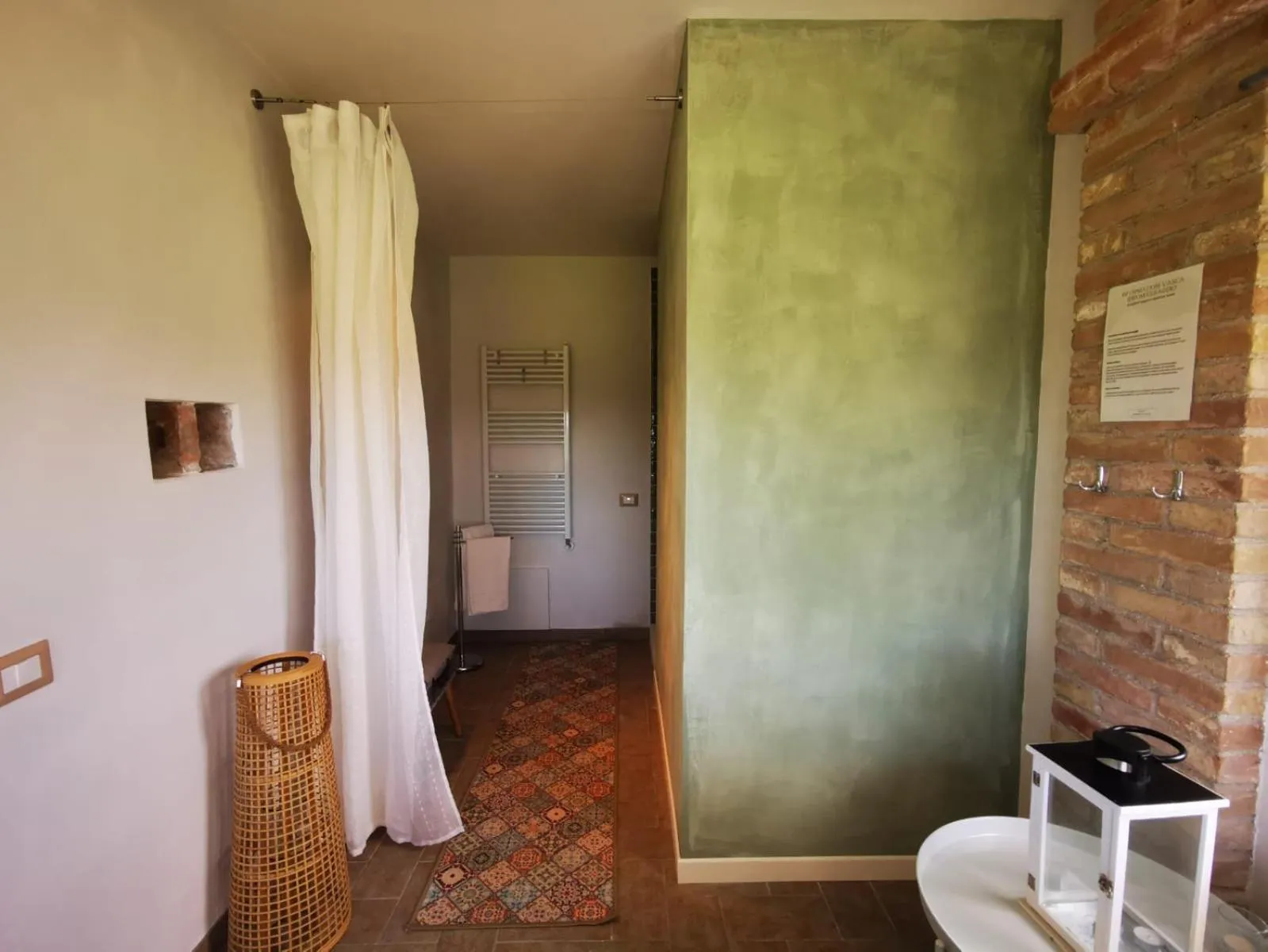 Shower in Dolce Farnetta en-Suite Spa & Yoga