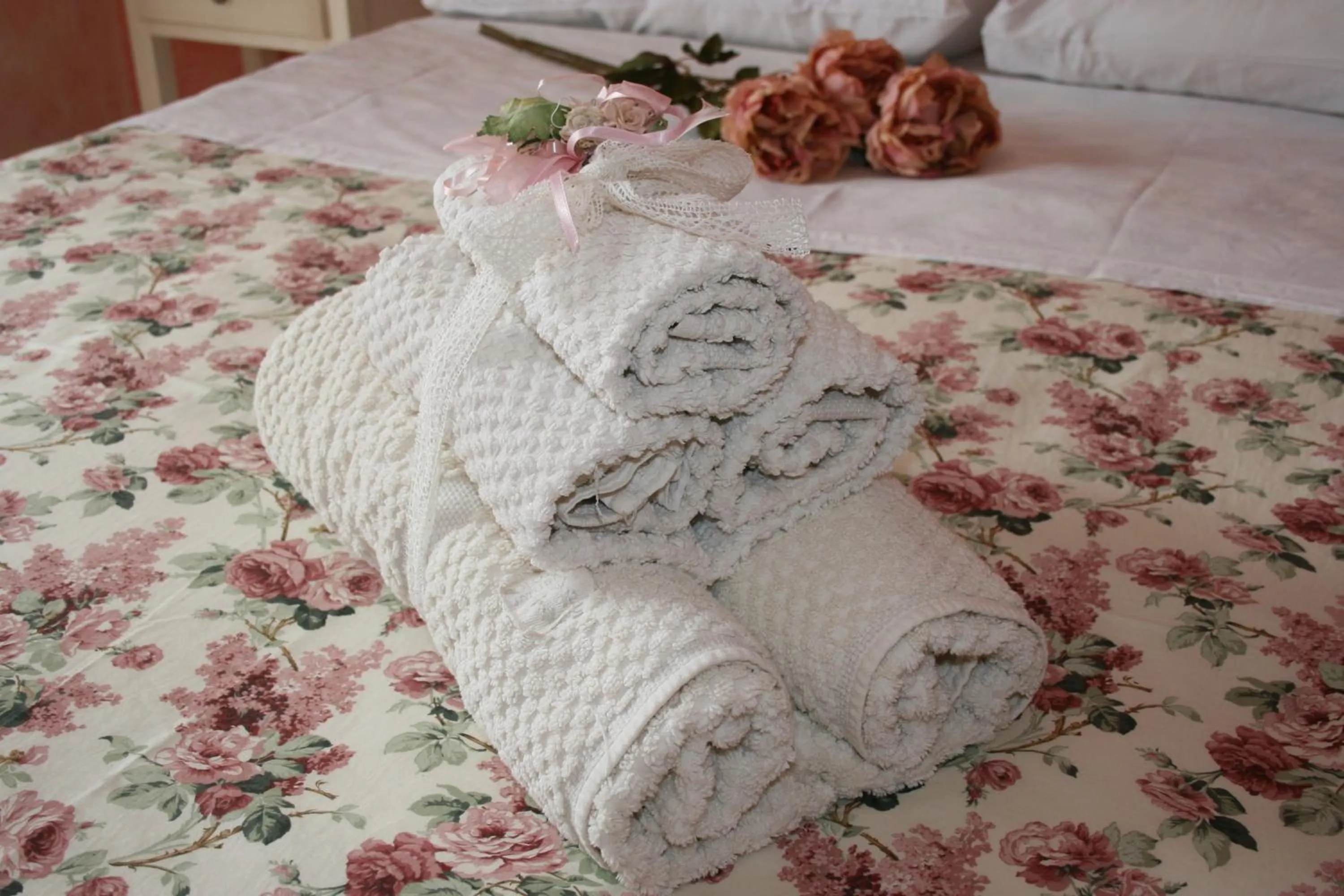 Photo of the whole room, Bed in L'Allegra Brigata