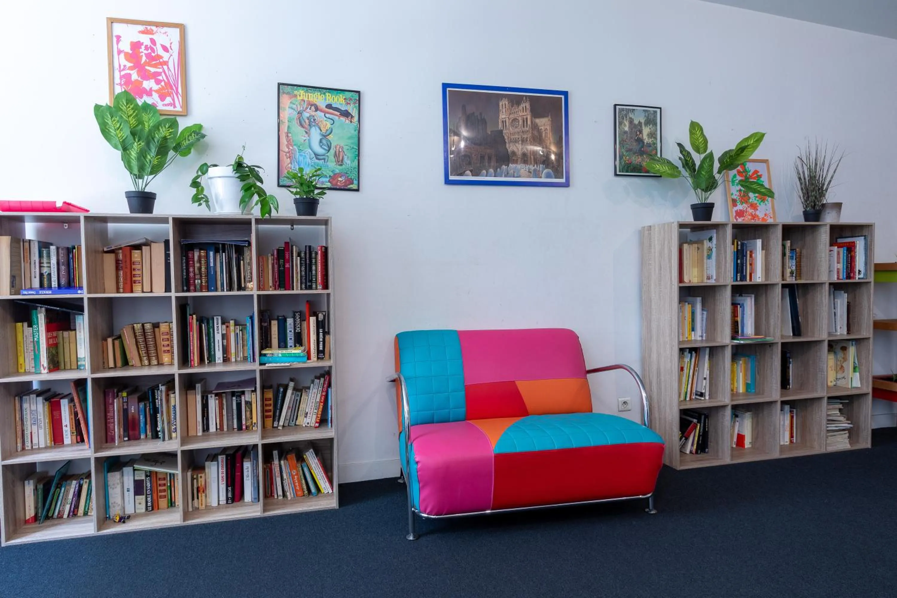 Seating area in Auberge de Jeunesse HI Amiens
