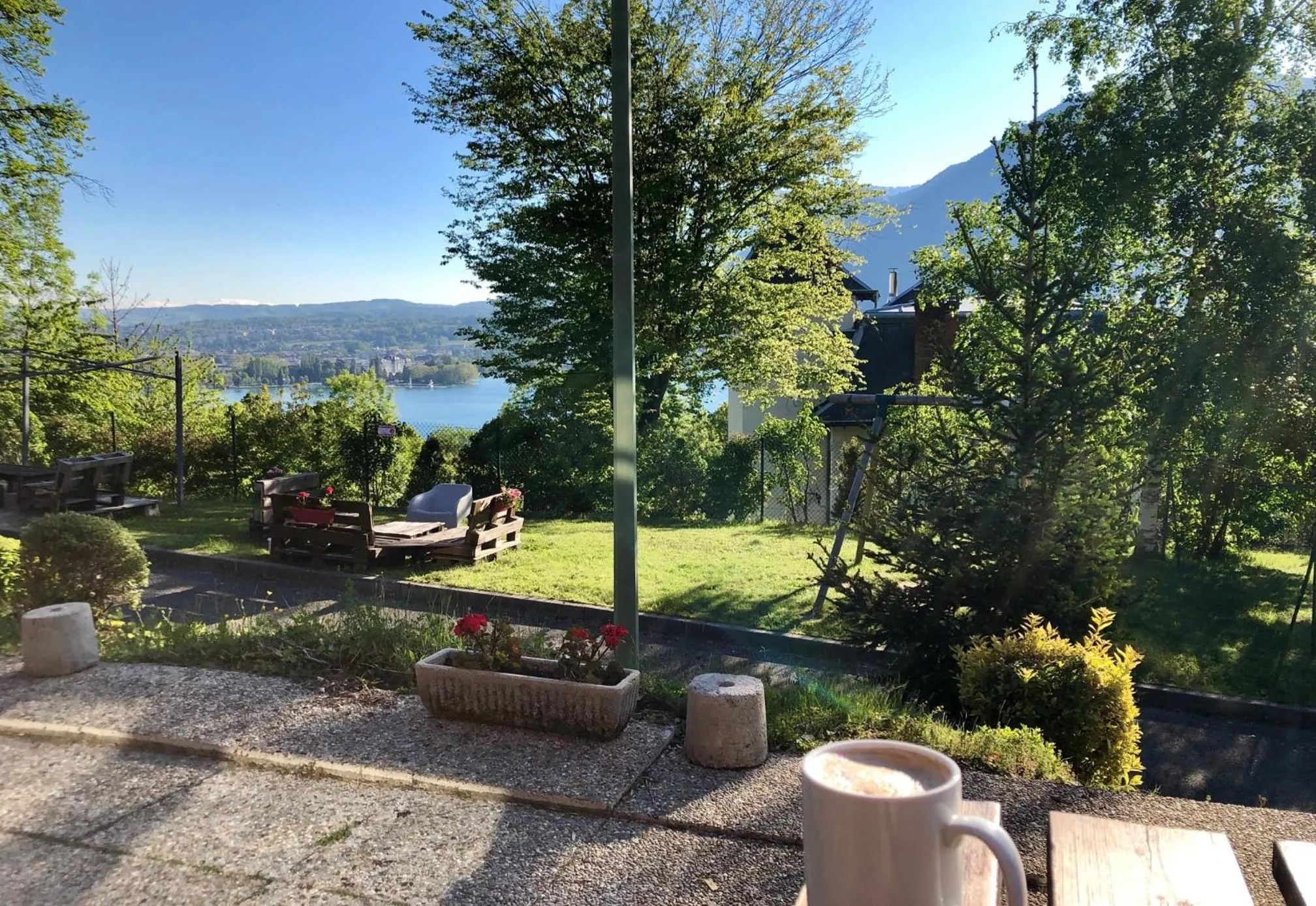 Lake view in Auberge de Jeunesse HI Annecy