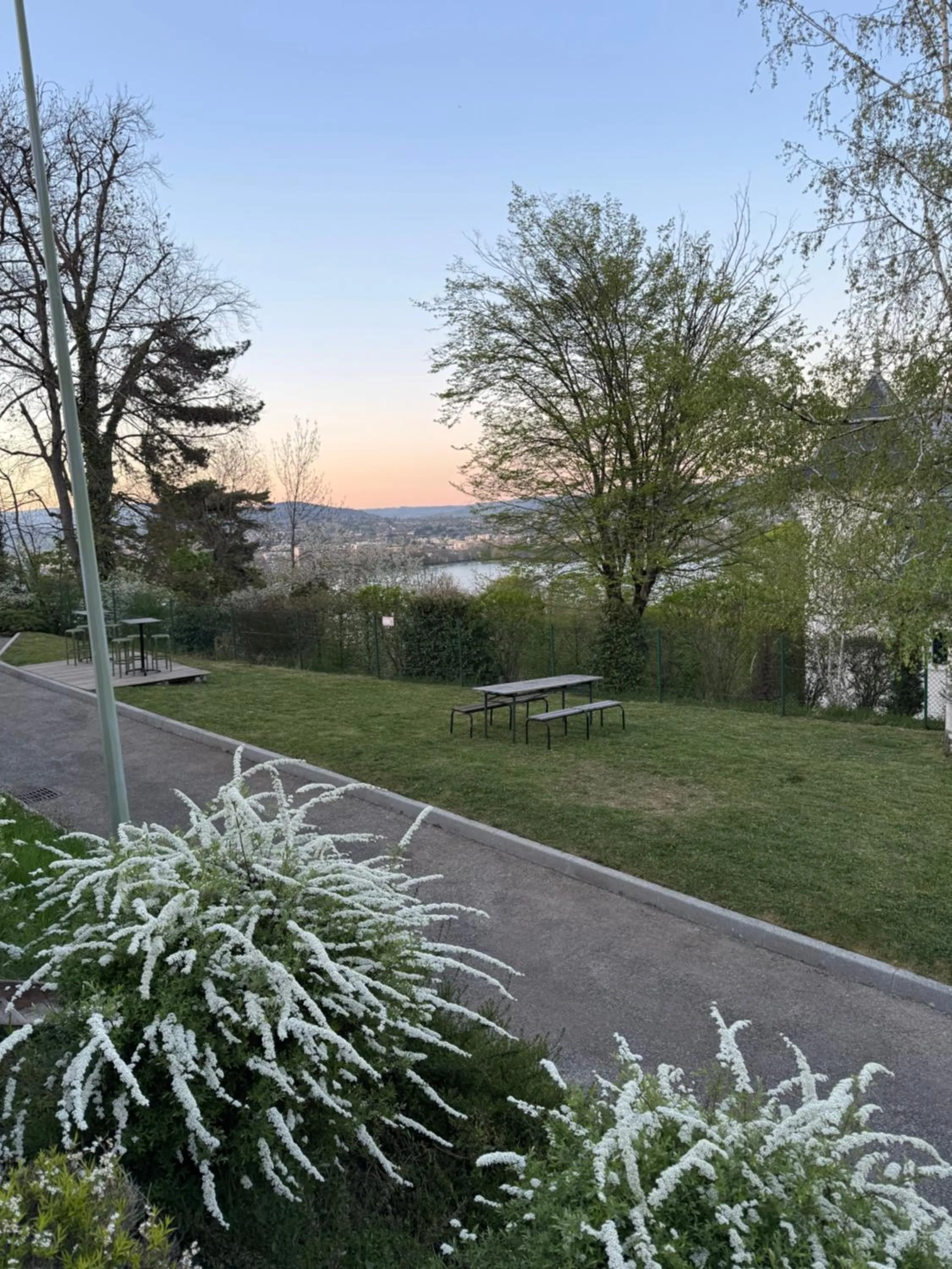Garden in Auberge de Jeunesse HI Annecy