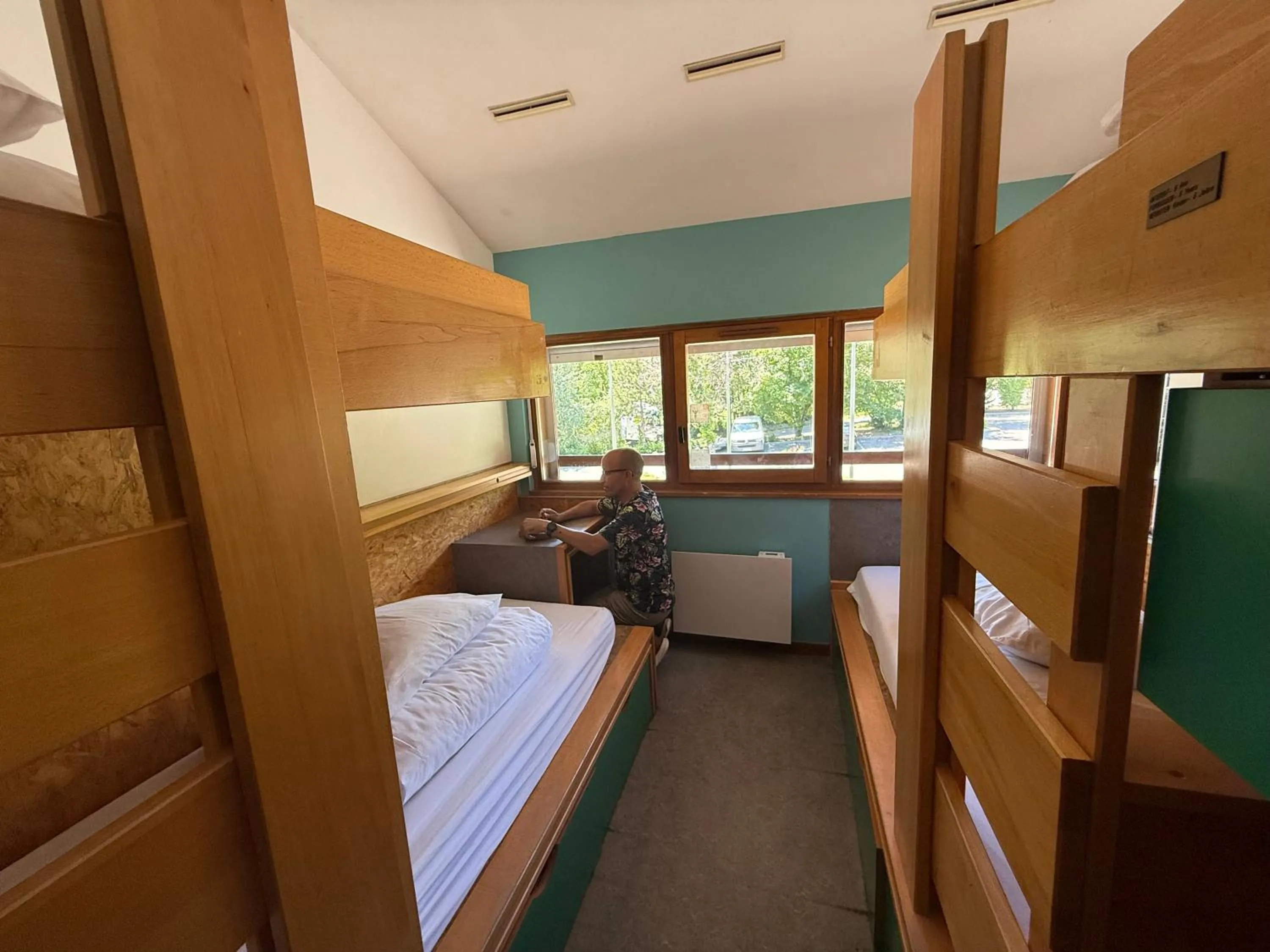 Photo of the whole room, Bed in Auberge de Jeunesse HI Annecy