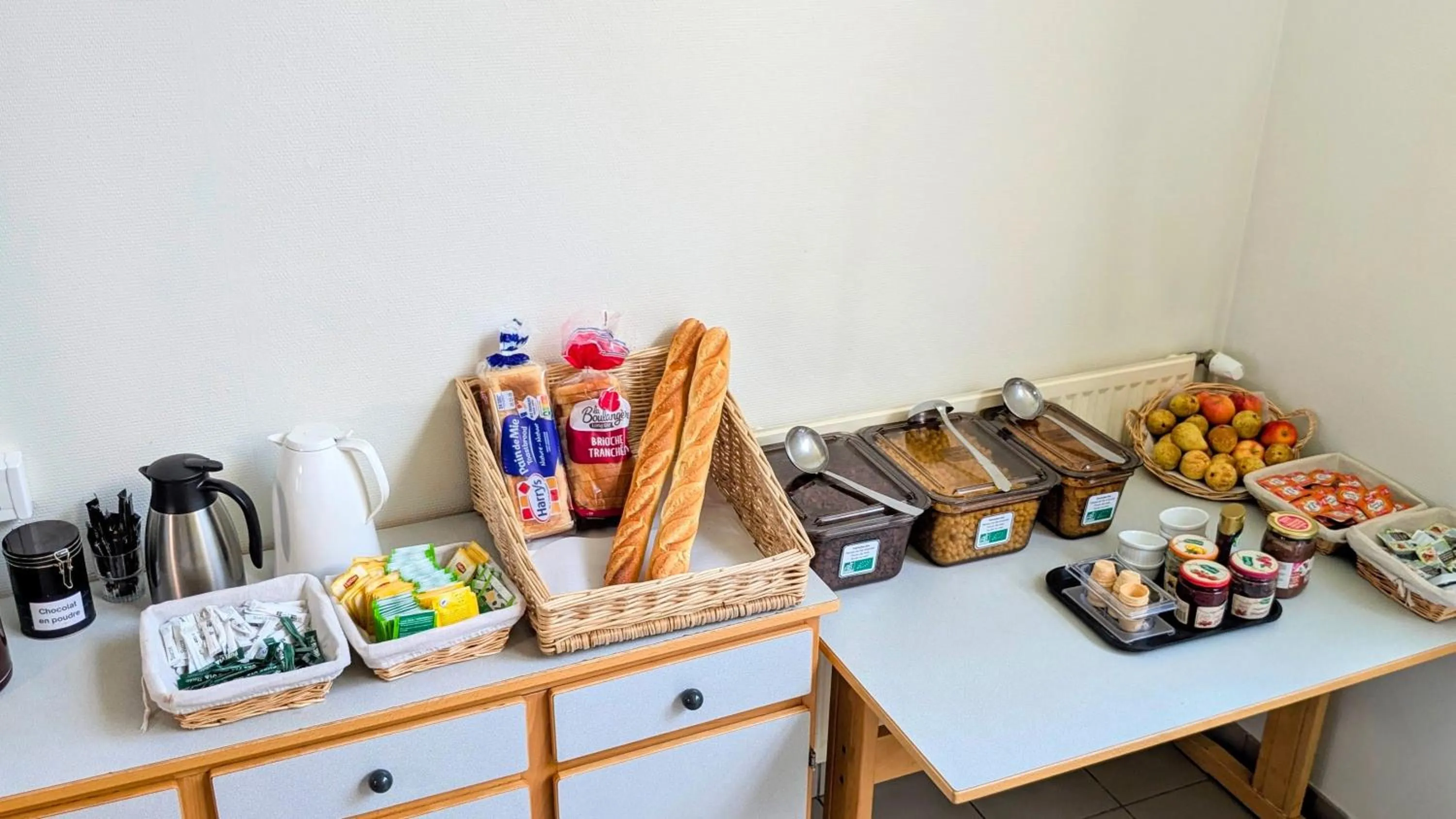 Continental breakfast in Auberge de Jeunesse HI Cherbourg
