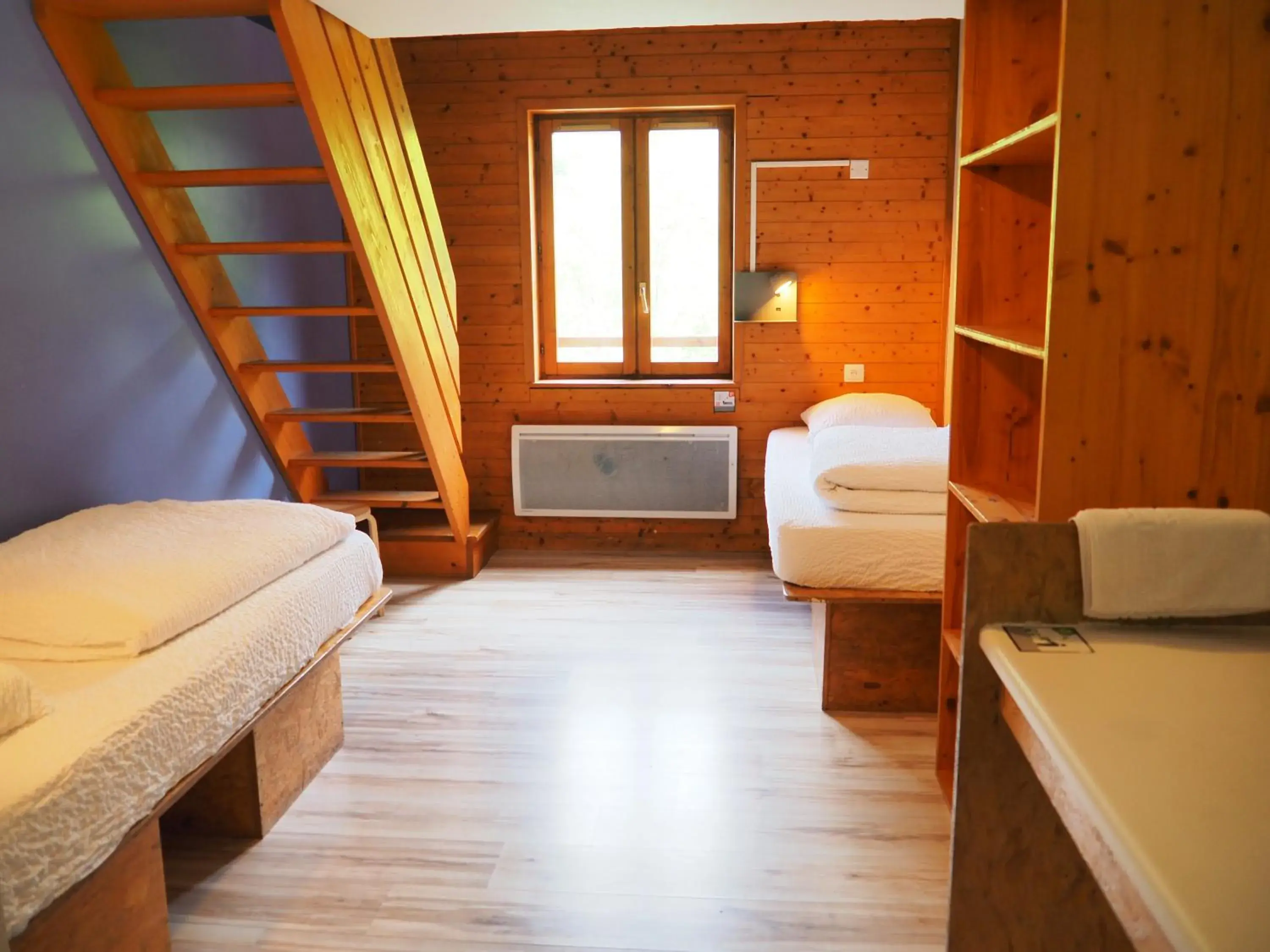 5-Bed Room with Shower - single occupancy in Auberge de Jeunesse HI La Clusaz 5-Bed Room with Shower - single occupancy in Auberge de Jeunesse HI La Clusaz