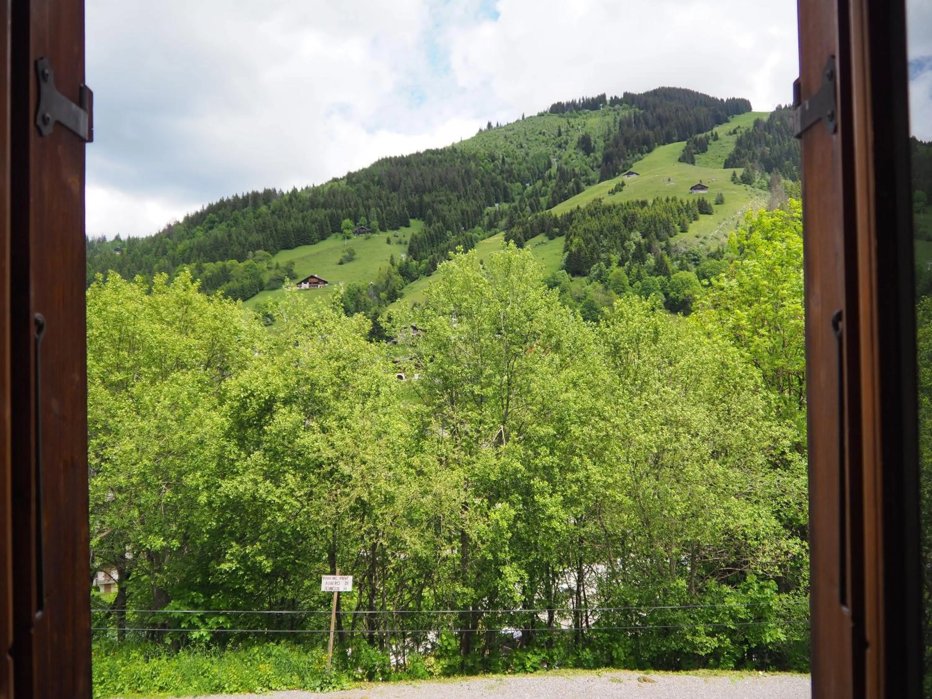 Mountain view in Auberge de Jeunesse HI La Clusaz