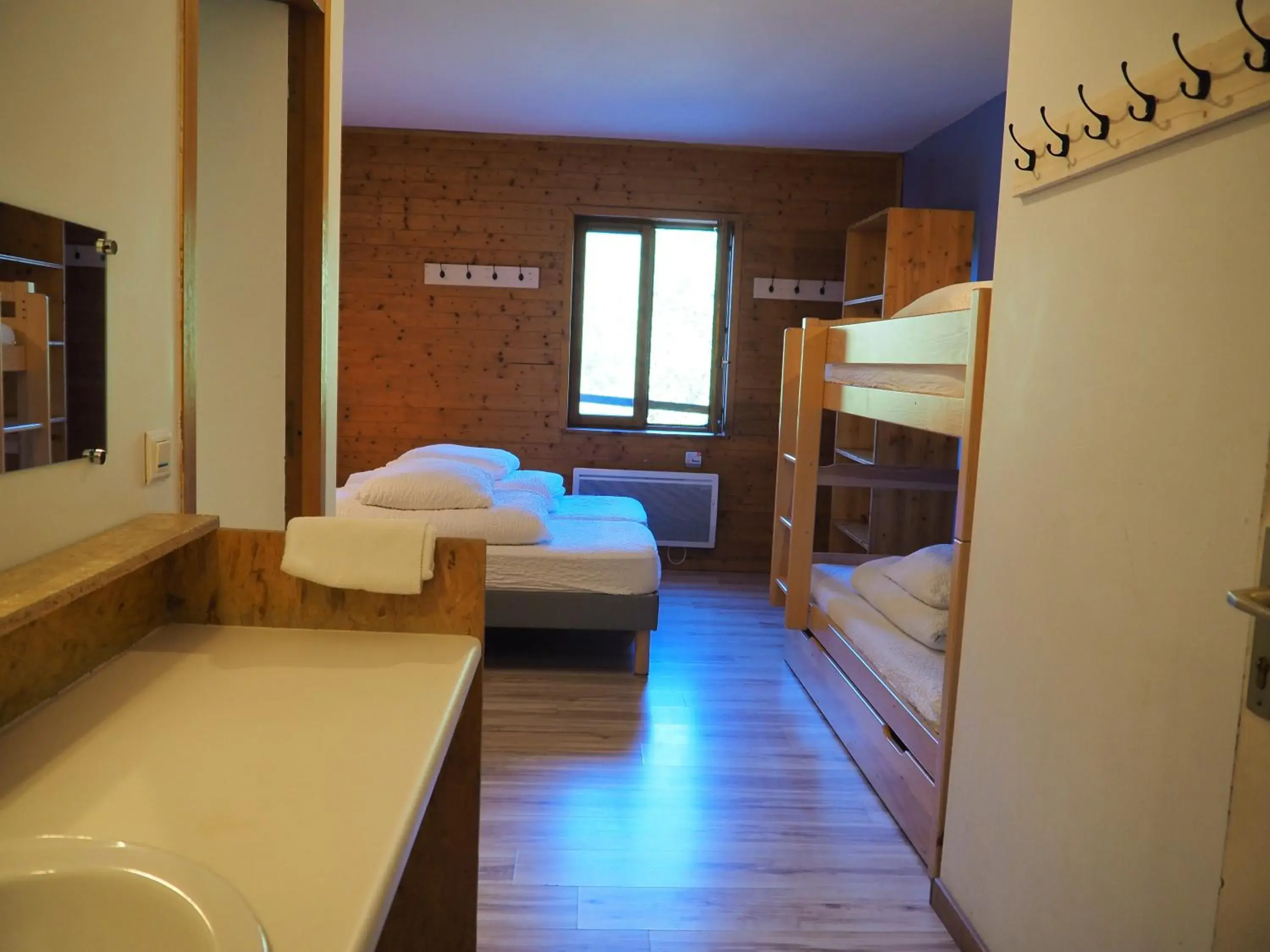 Quadruple Room with Shower - single occupancy in Auberge de Jeunesse HI La Clusaz Quadruple Room with Shower - single occupancy in Auberge de Jeunesse HI La Clusaz