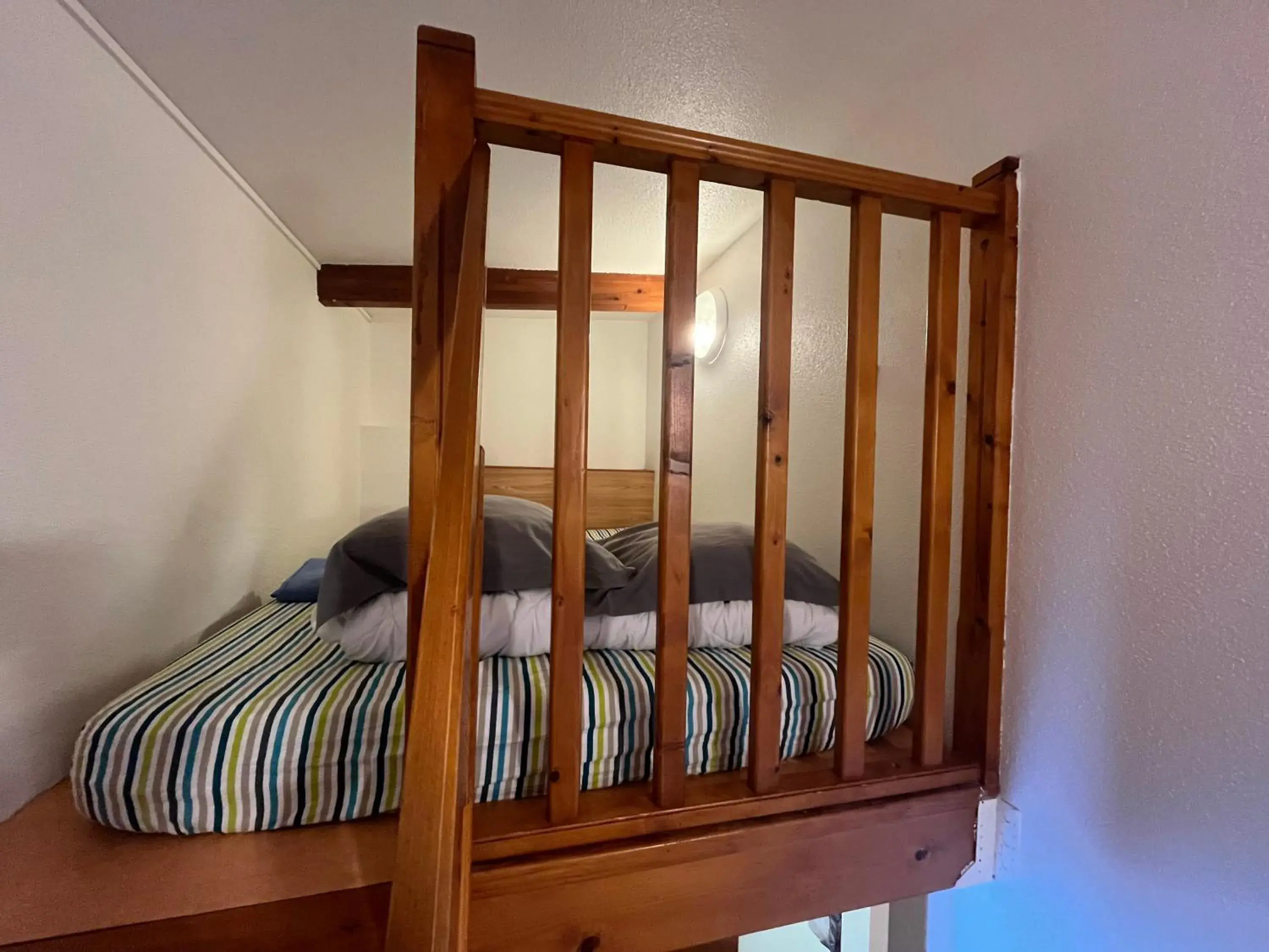 Double room – Shared bathroom - single occupancy in Auberge de Jeunesse HI Le Mont-Dore Double room – Shared bathroom - single occupancy in Auberge de Jeunesse HI Le Mont-Dore