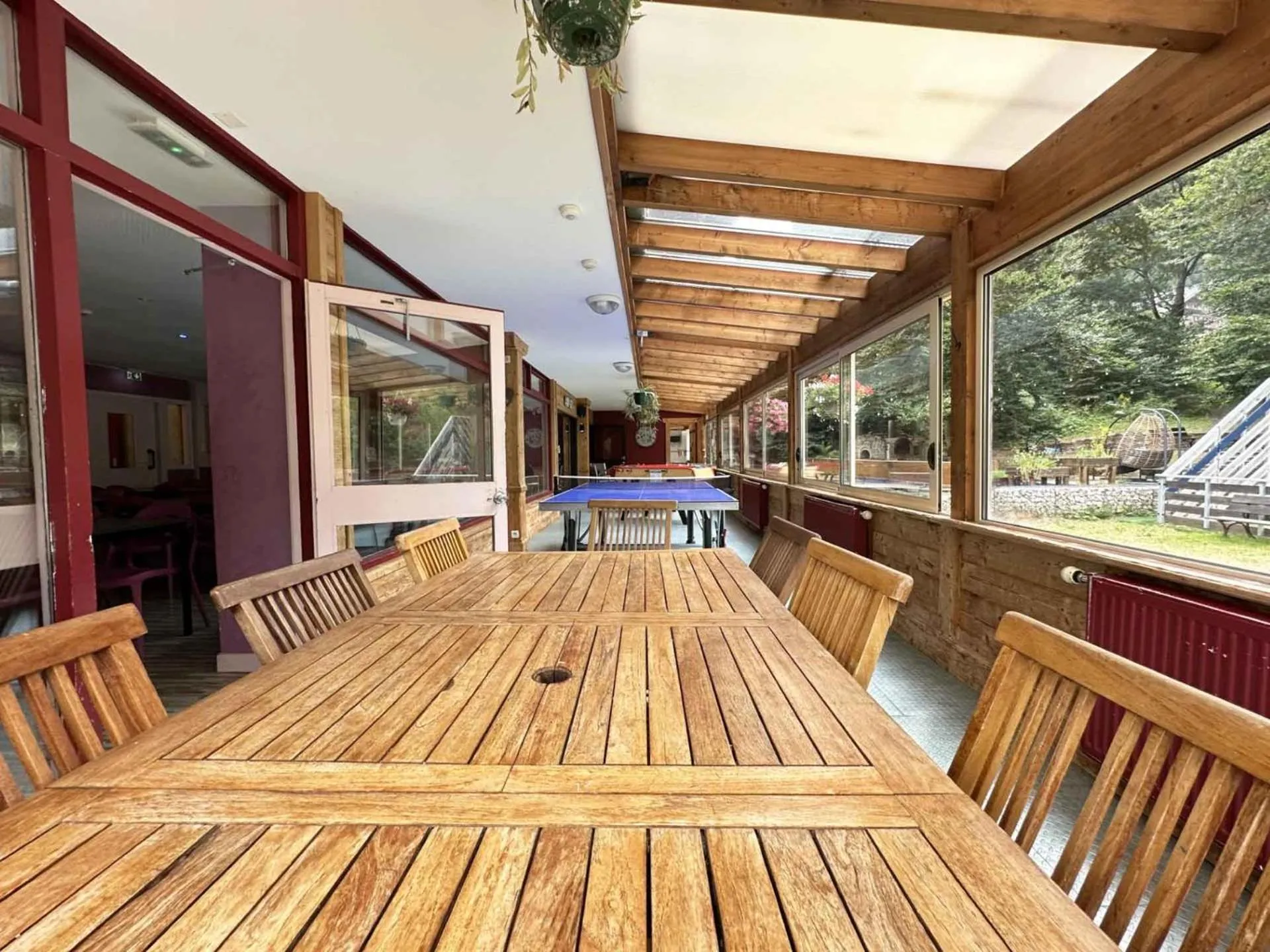 Patio in Auberge de Jeunesse HI Le Mont-Dore