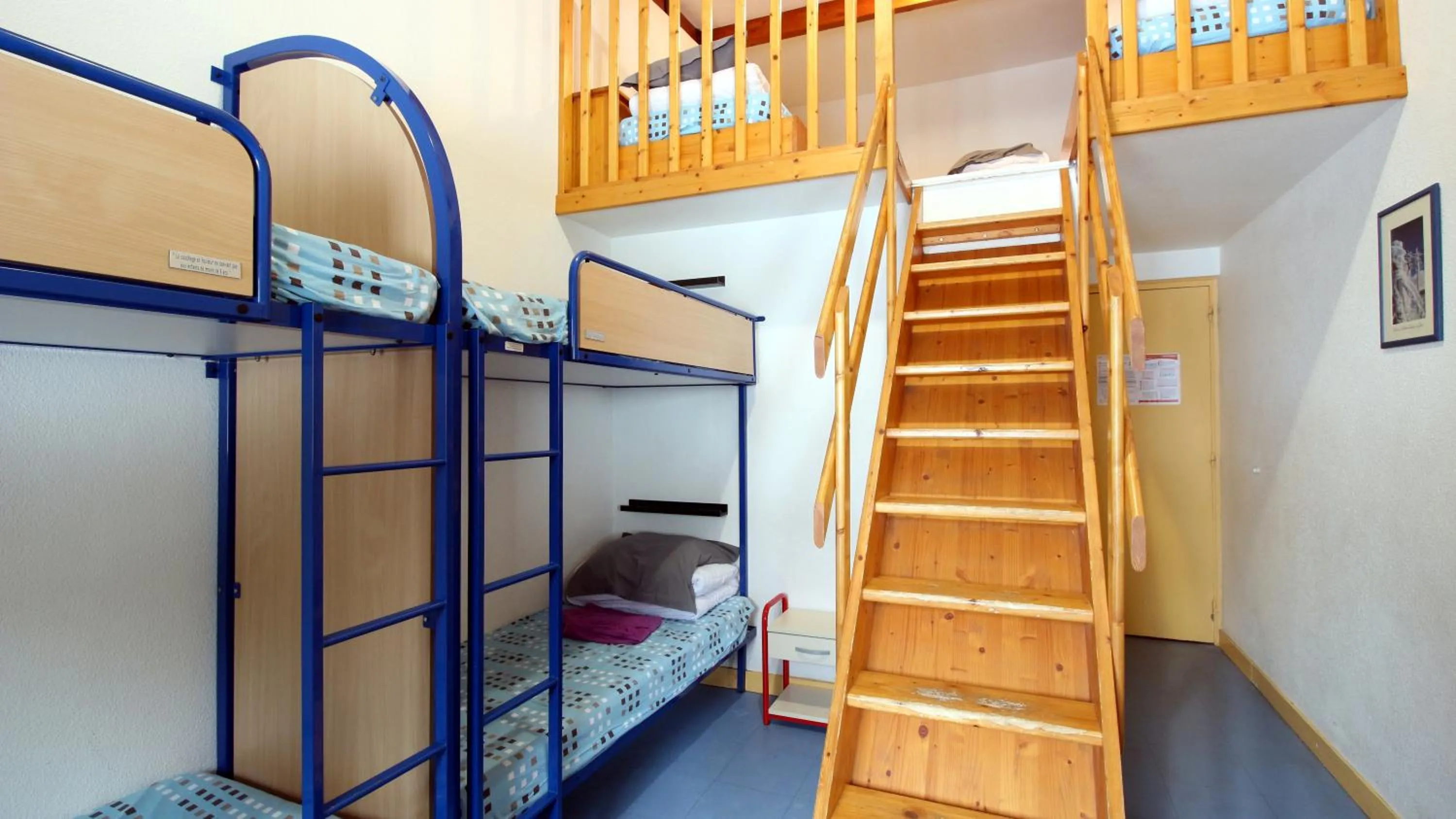 Photo of the whole room, Bed in Auberge de Jeunesse HI Le Mont-Dore