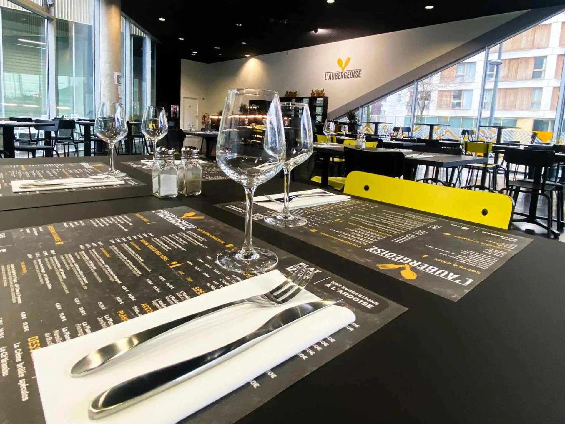 Restaurant/places to eat in Auberge de Jeunesse HI Lille