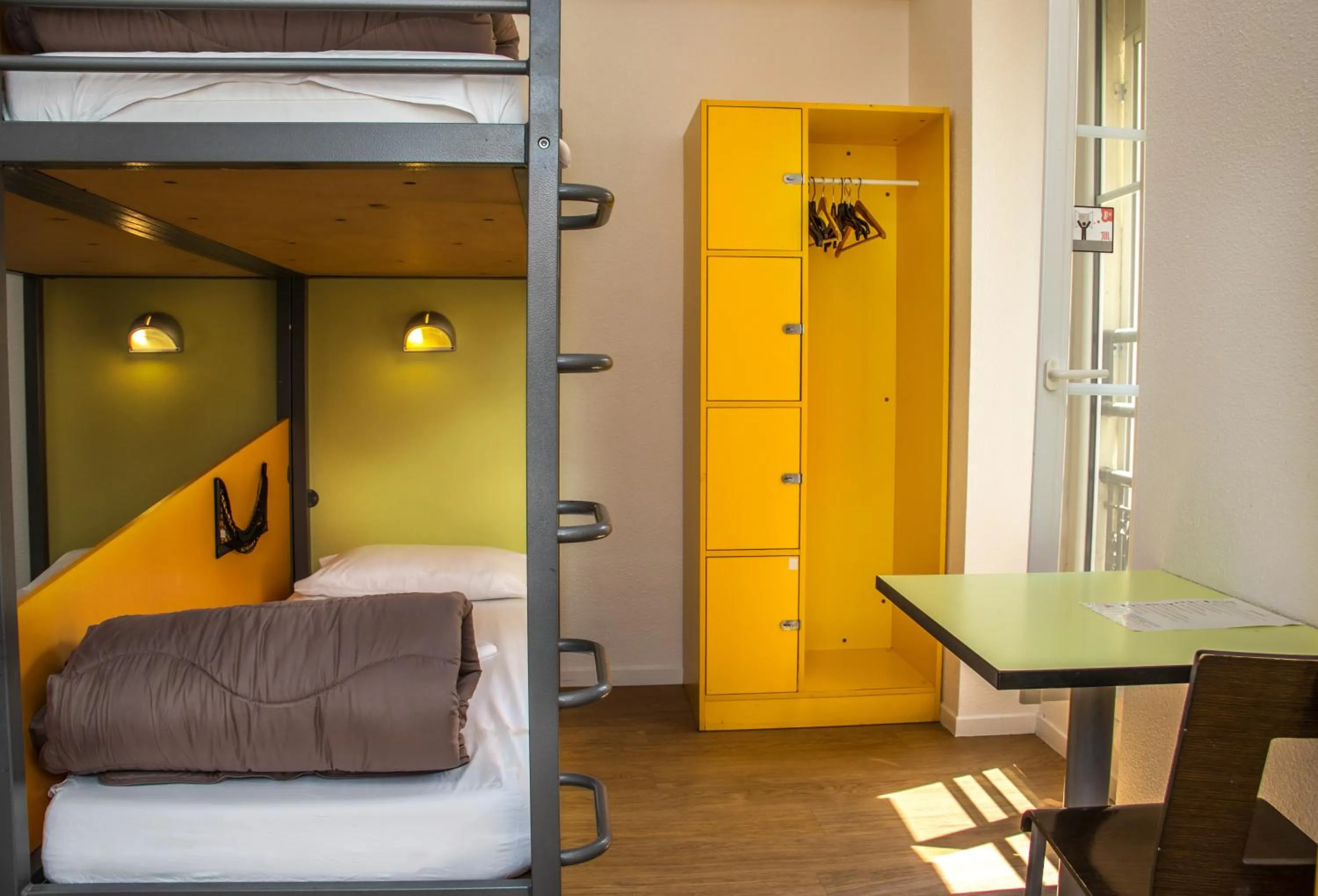 bunk bed, Bed in Auberge de Jeunesse HI Nice Les Camélias