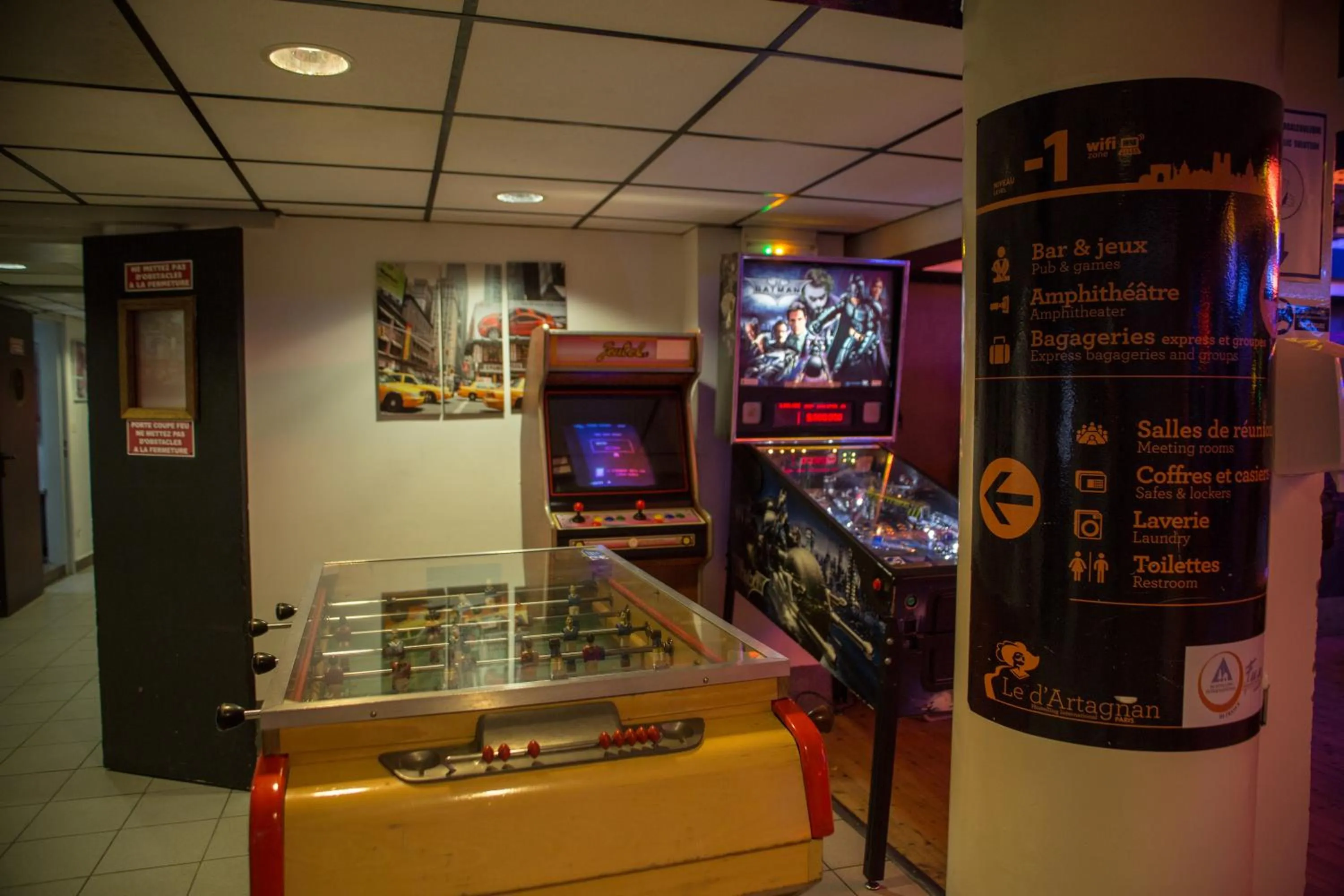 Game Room in Auberge de Jeunesse HI Paris Le d'Artagnan