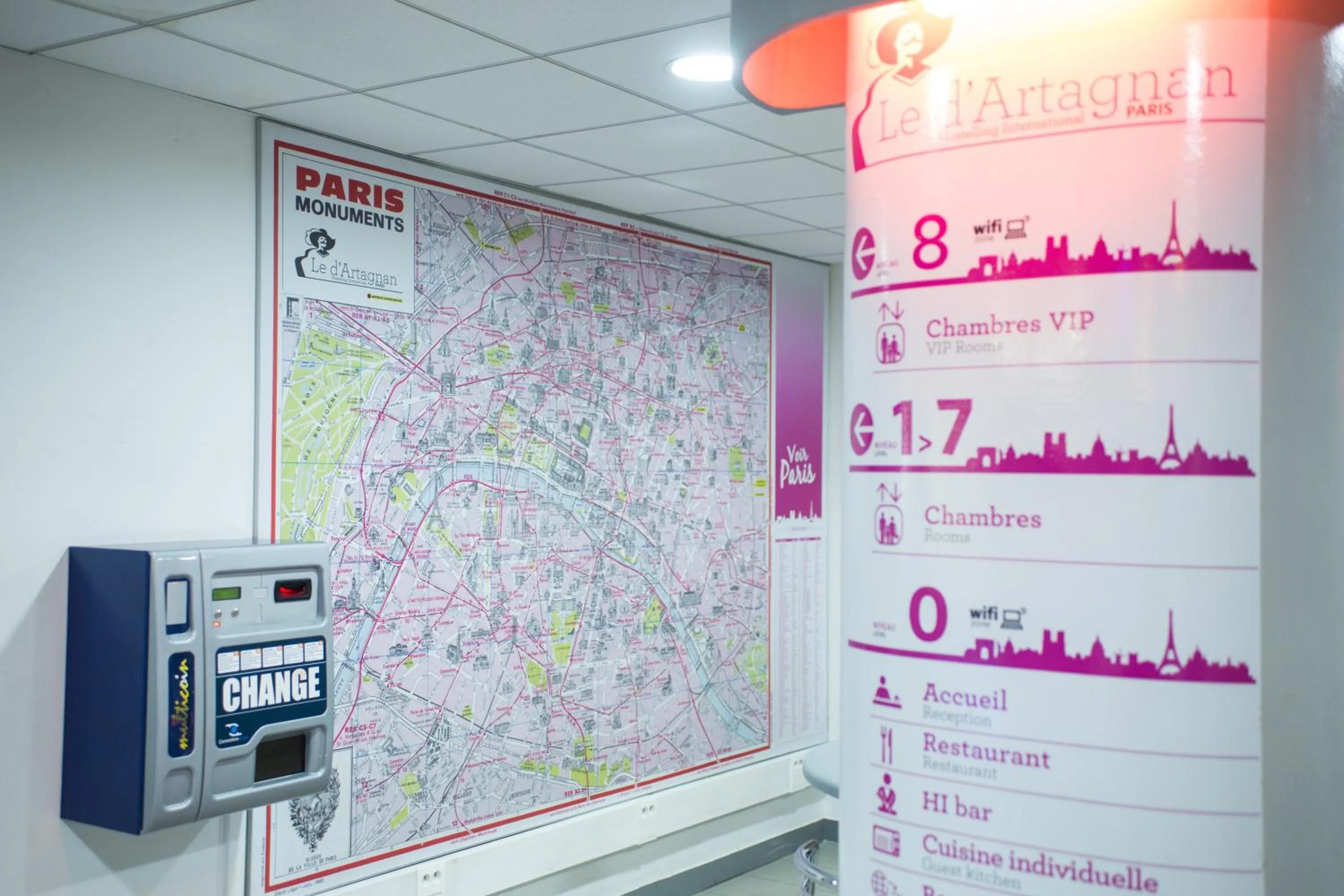 Lobby or reception in Auberge de Jeunesse HI Paris Le d'Artagnan