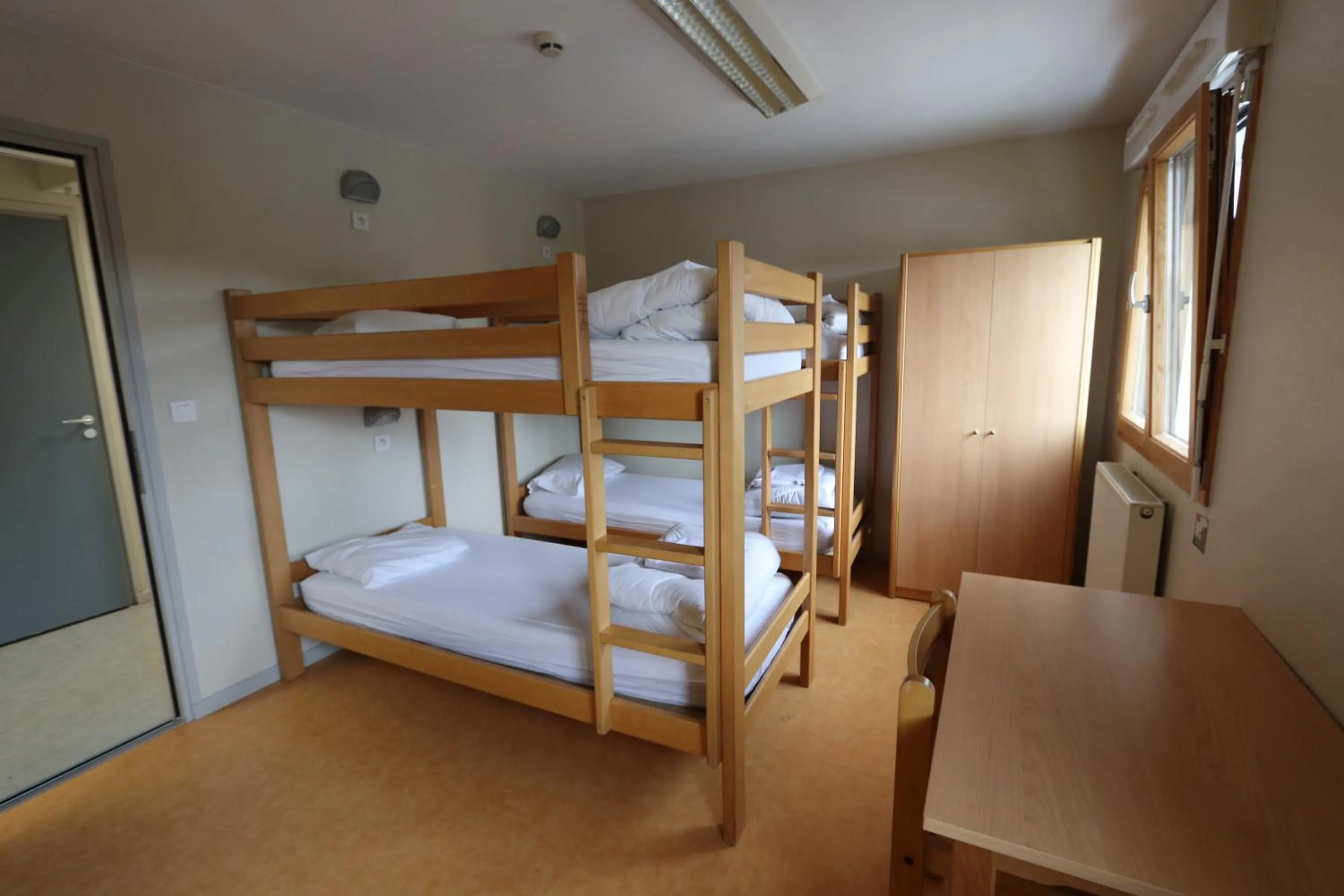 Quadruple Room with Ensuite Shower – Shared Toilets - single occupancy in Auberge de Jeunesse HI Pontarlier