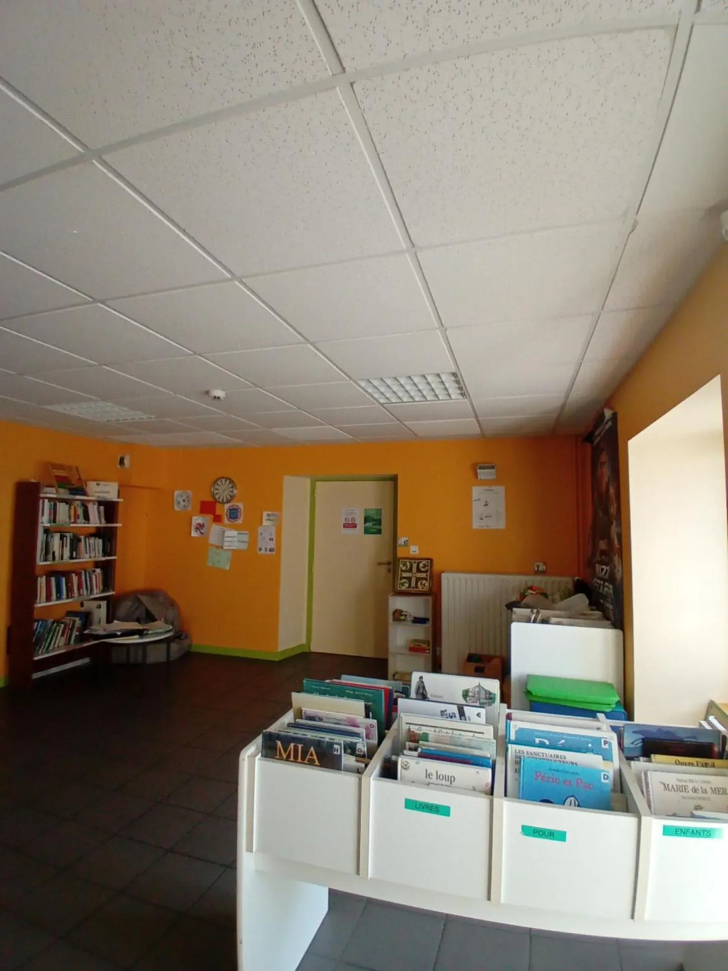 Game Room in Auberge de Jeunesse HI Pontivy