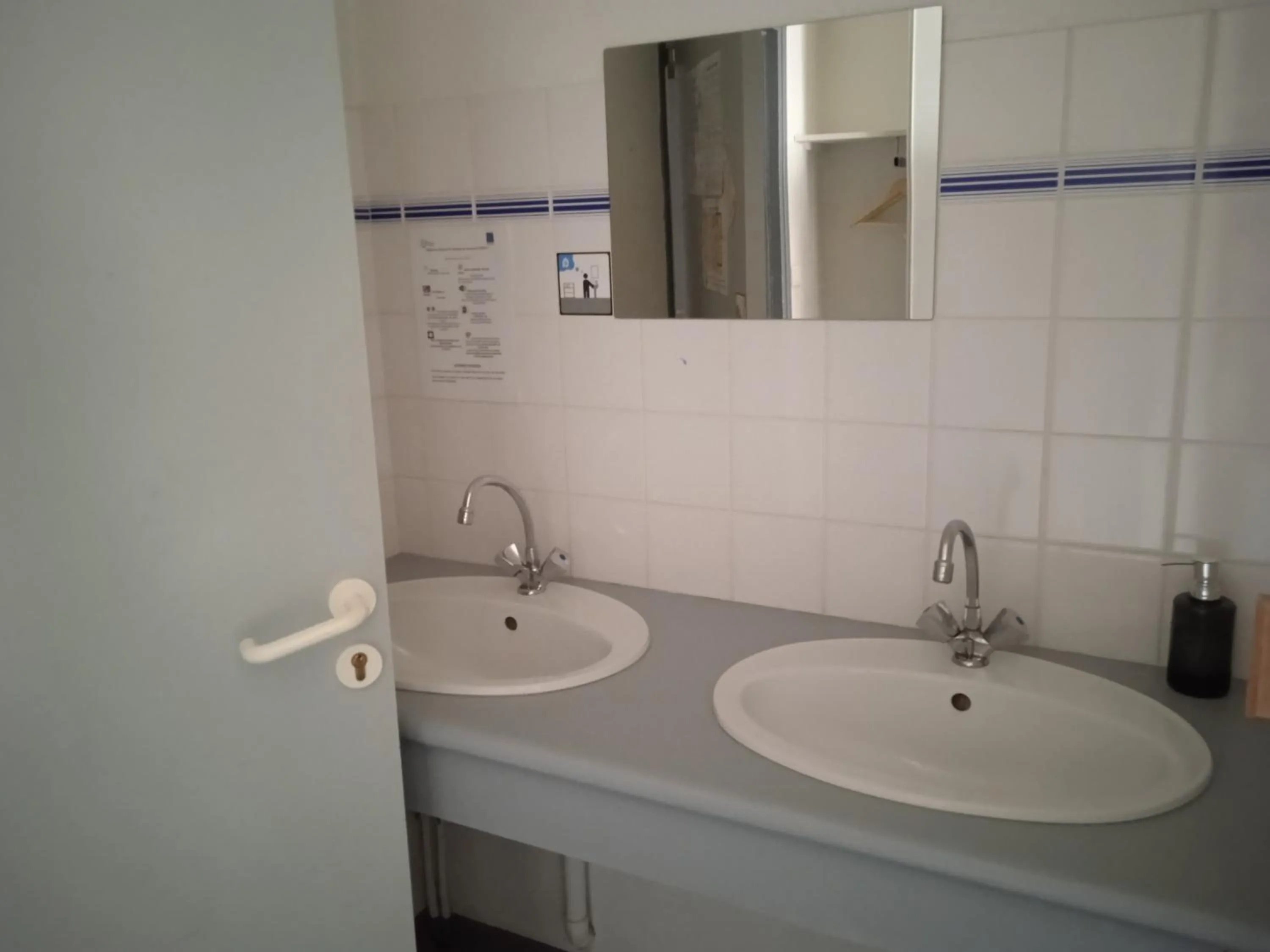 Bed in 4-Bed Male Dormitory Room in Auberge de Jeunesse HI Pontivy