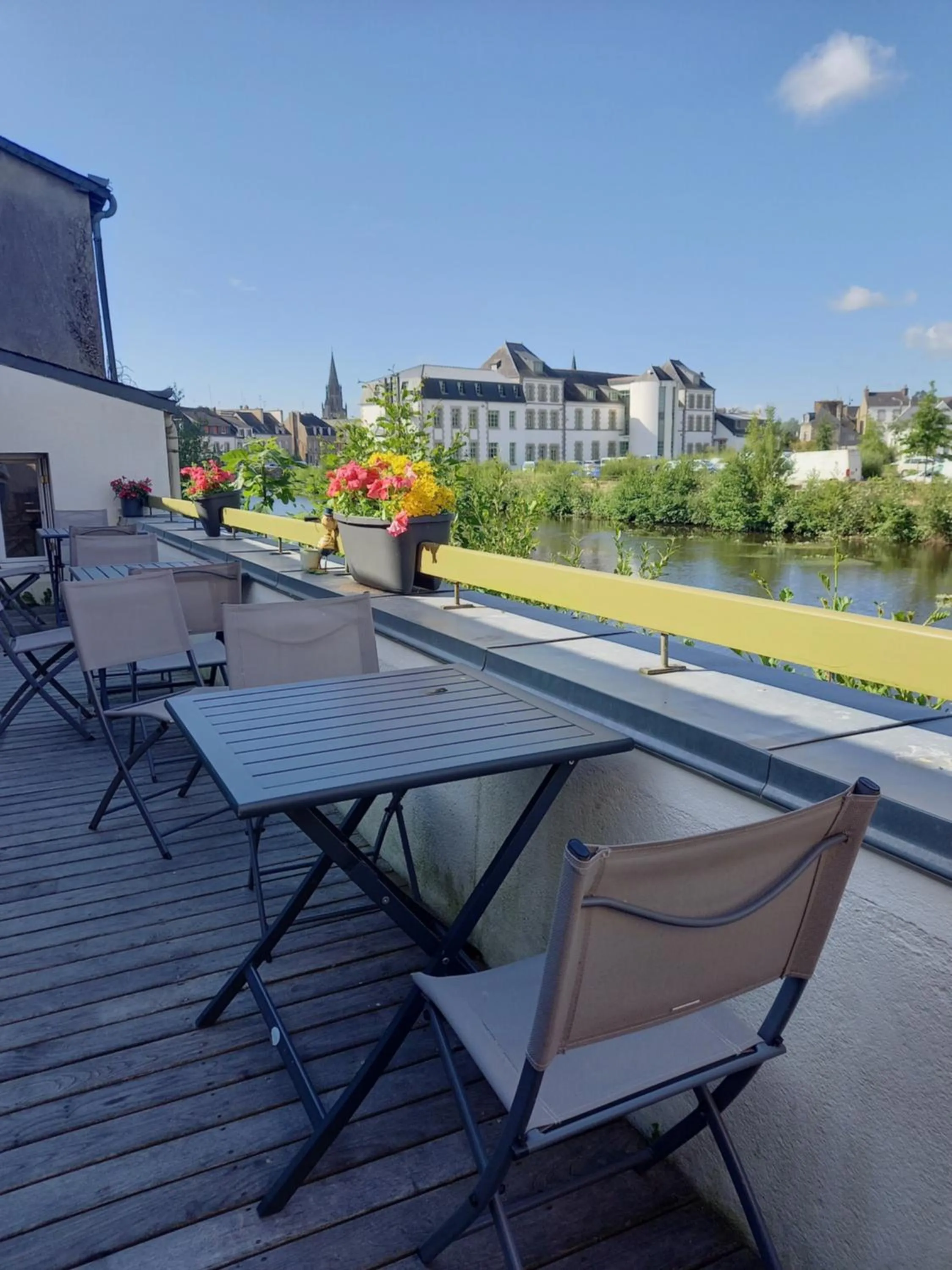 Balcony/Terrace in Auberge de Jeunesse HI Pontivy