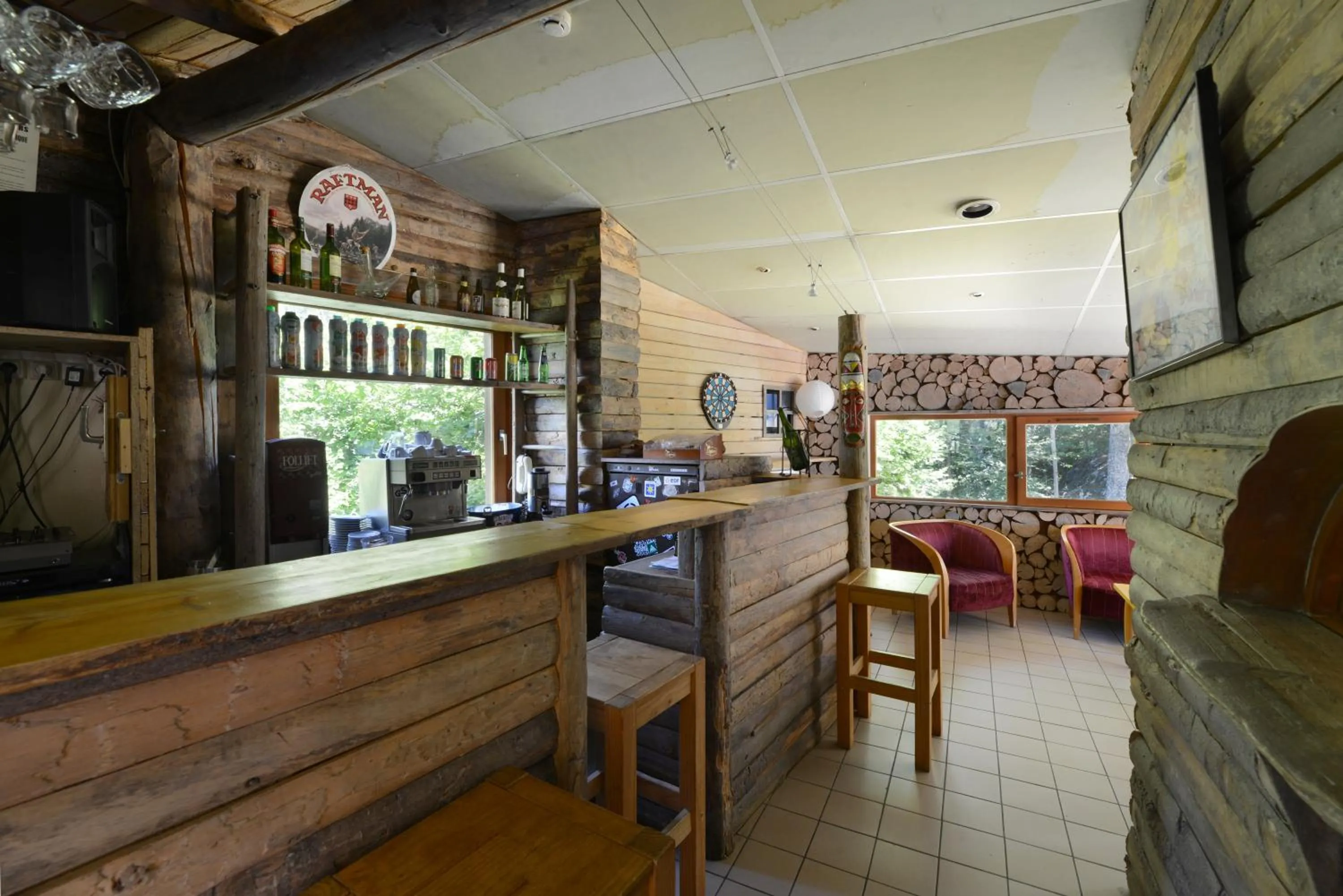 Lounge or bar in Auberge de Jeunesse HI Séez