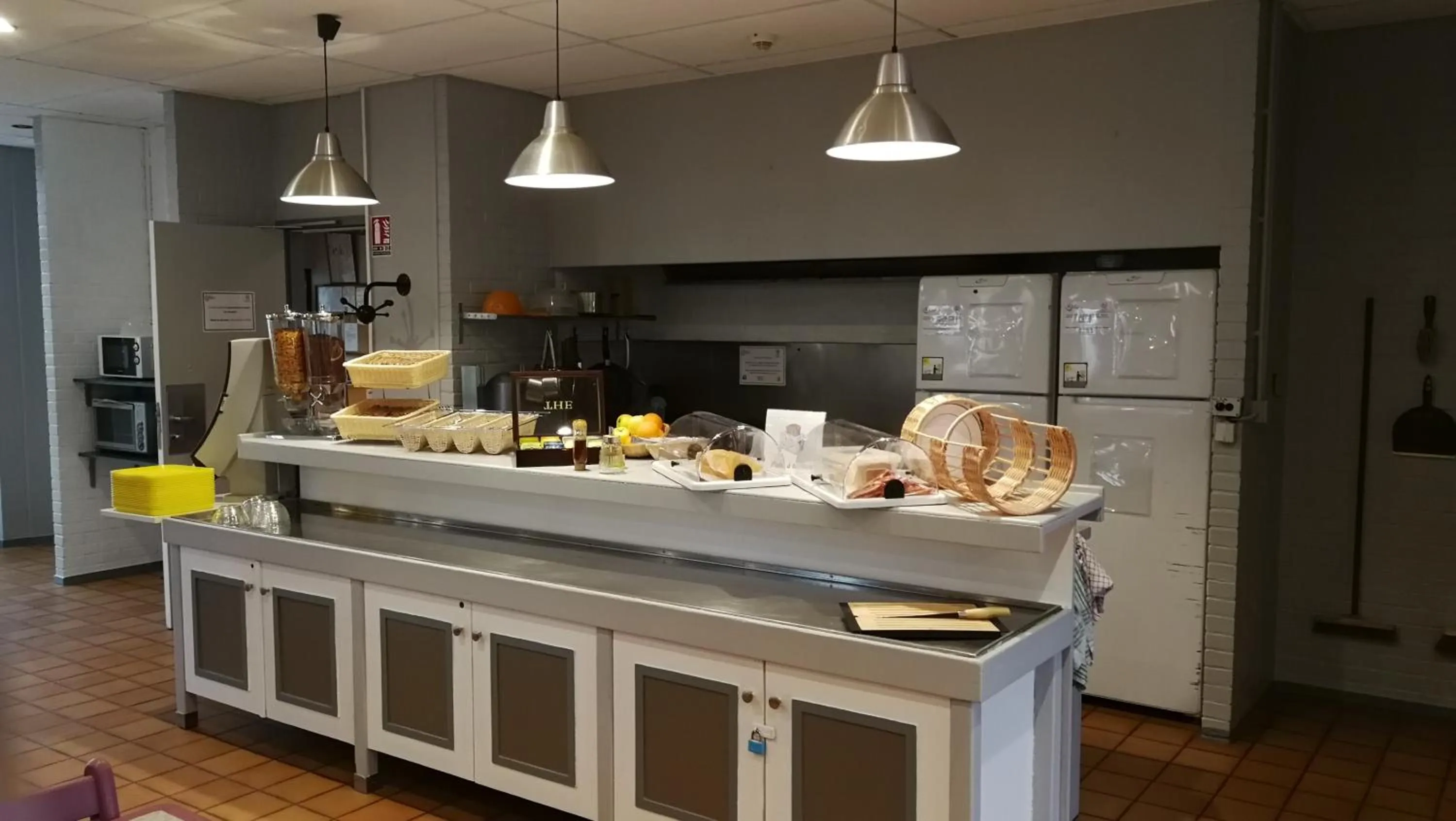 Kitchen or kitchenette in Auberge de Jeunesse HI Boulogne-sur-Mer