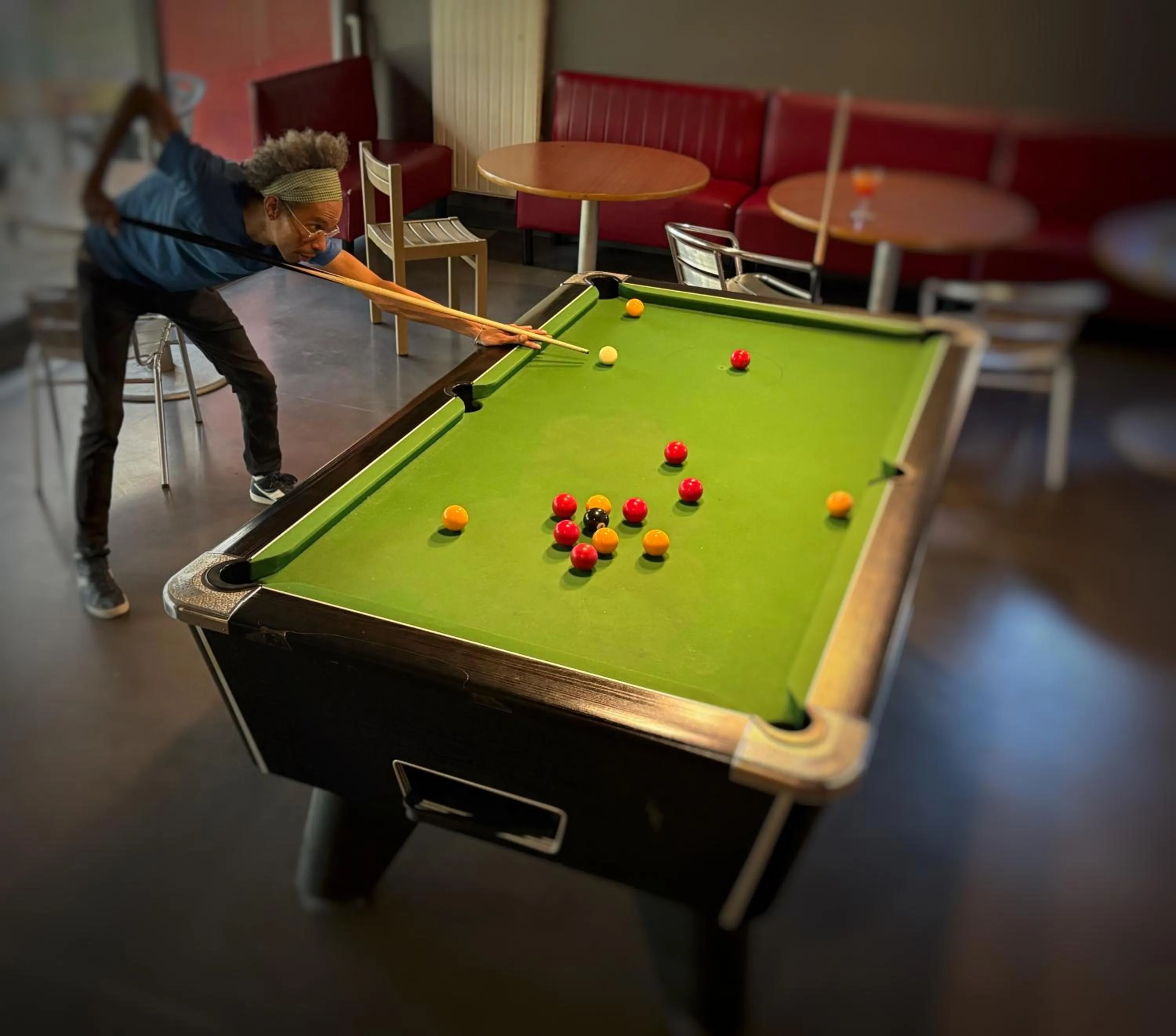 Billiard in Auberge de Jeunesse HI Grenoble