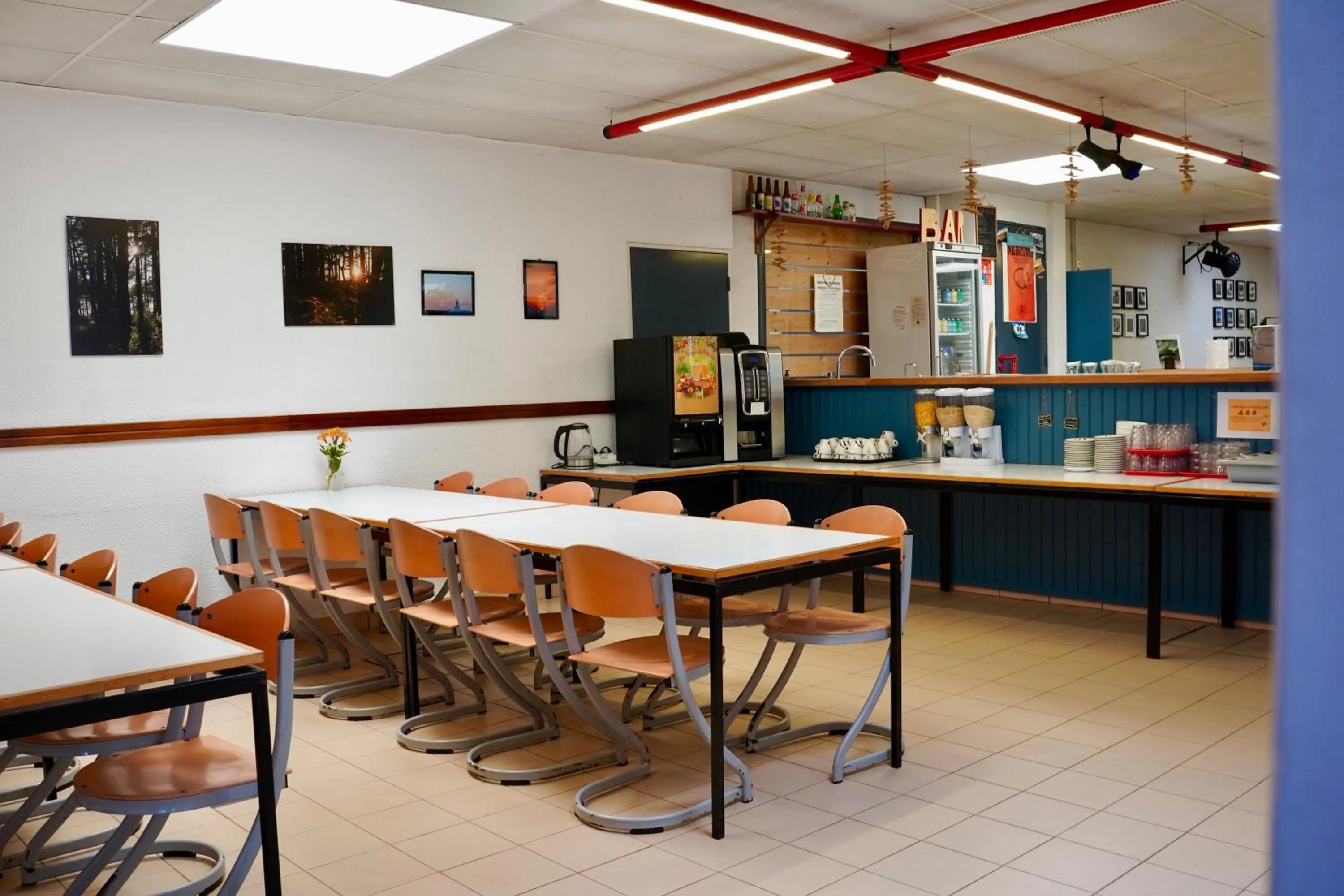 Dining area in Auberge de Jeunesse HI Belle-Île-en-Mer